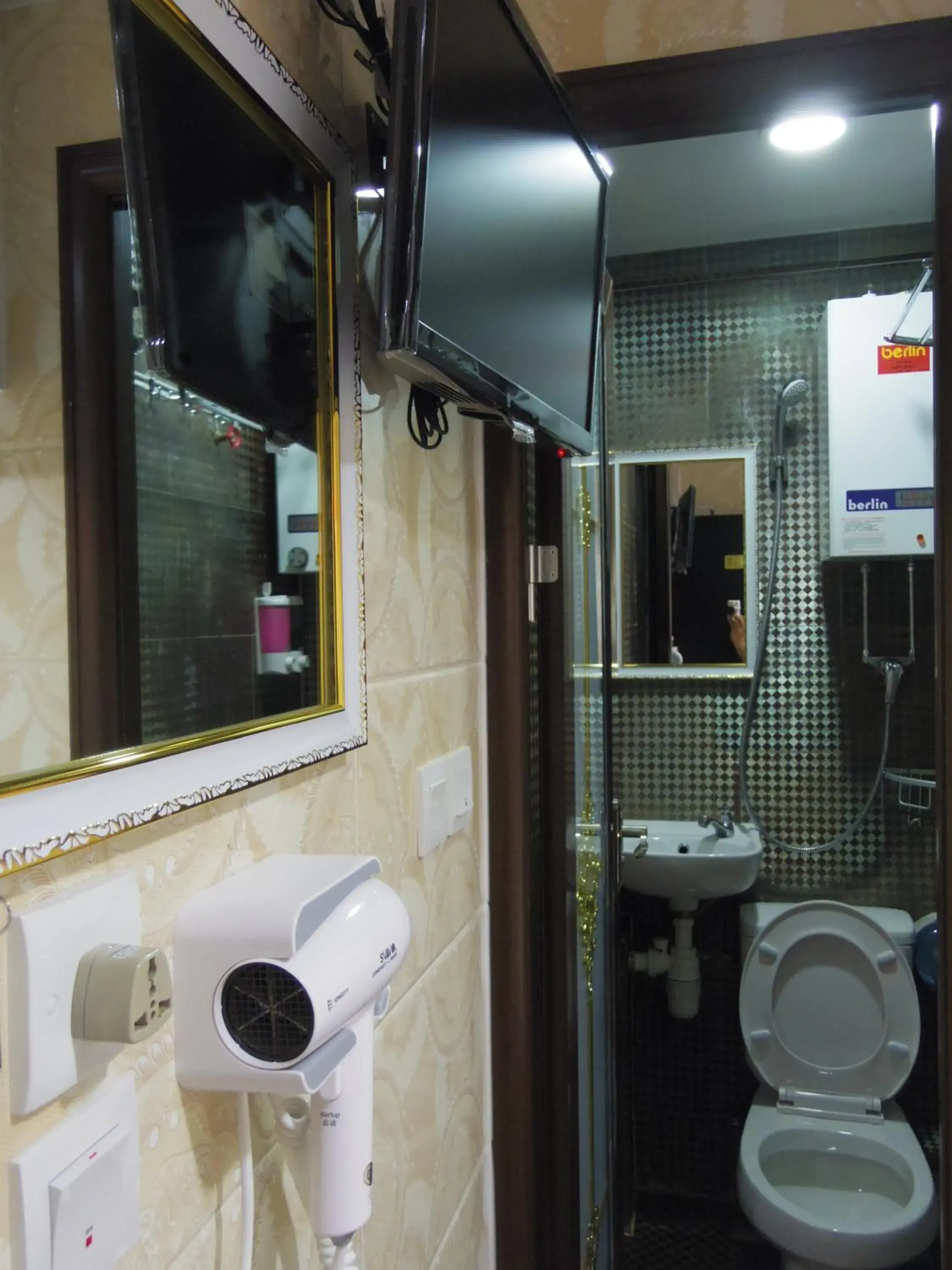 Bathroom in Mabuhay Hotel