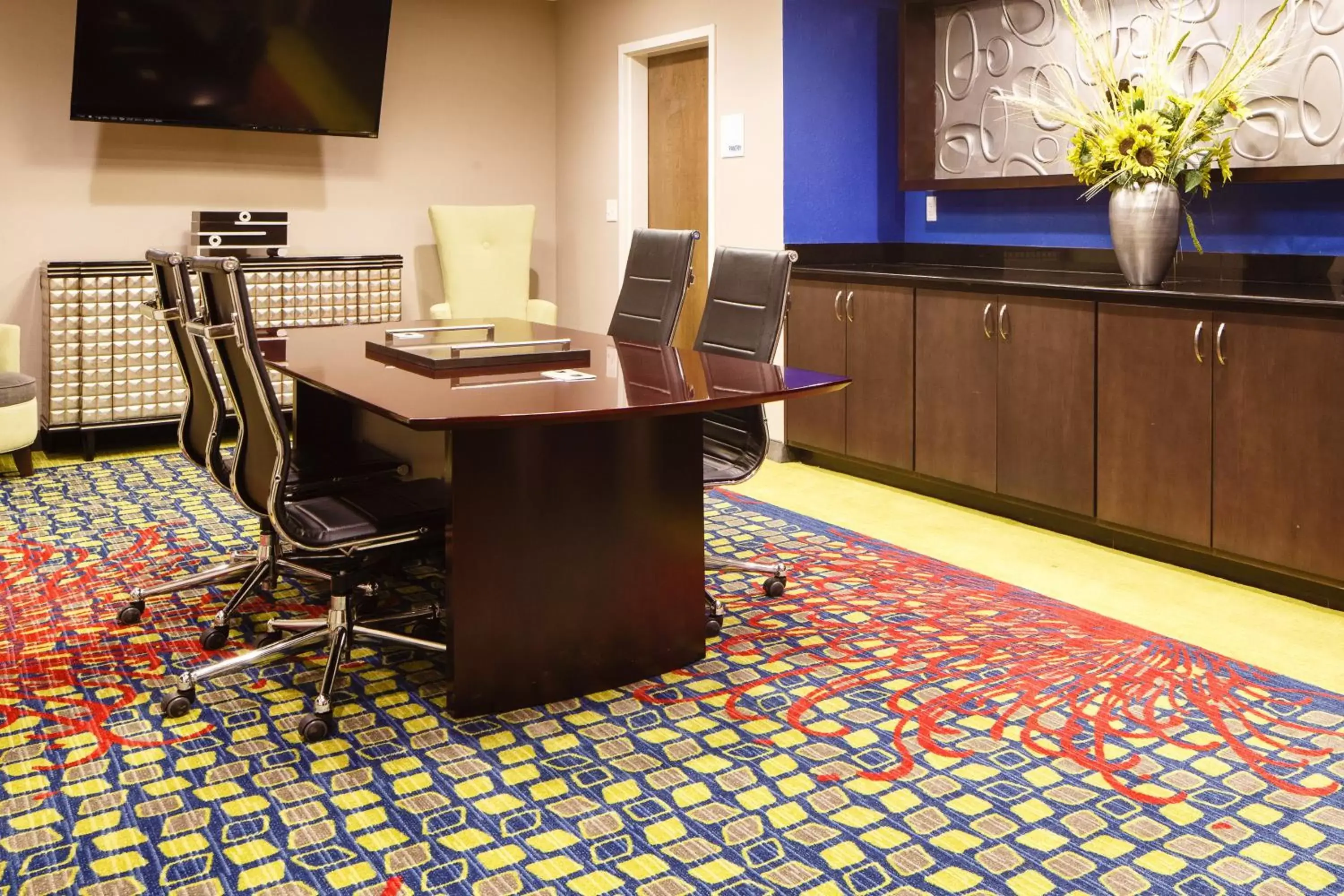 Meeting/conference room, TV/Entertainment Center in Holiday Inn Express El Reno, an IHG Hotel