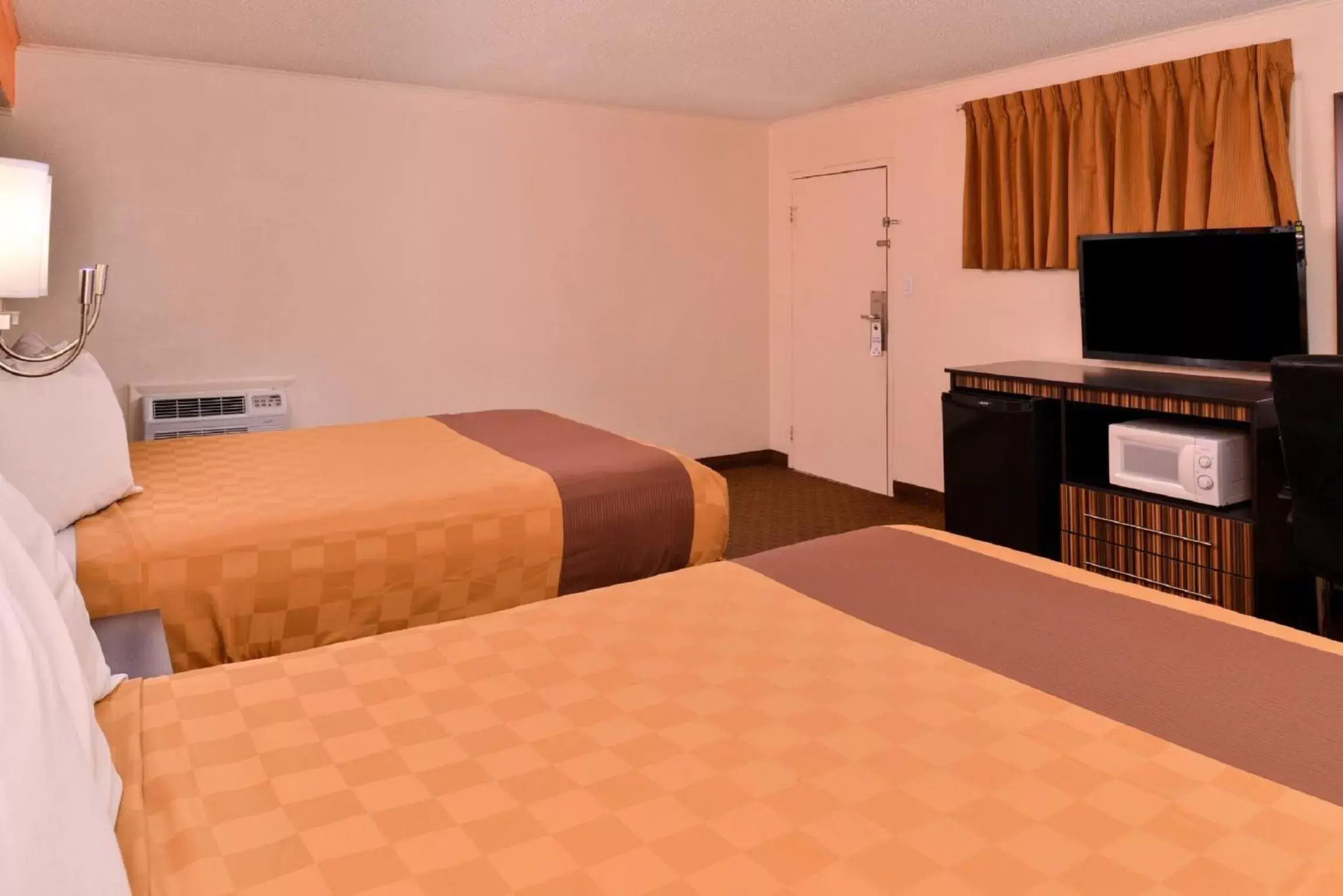Bedroom, Bed in Americas Best Value Inn Ponca City