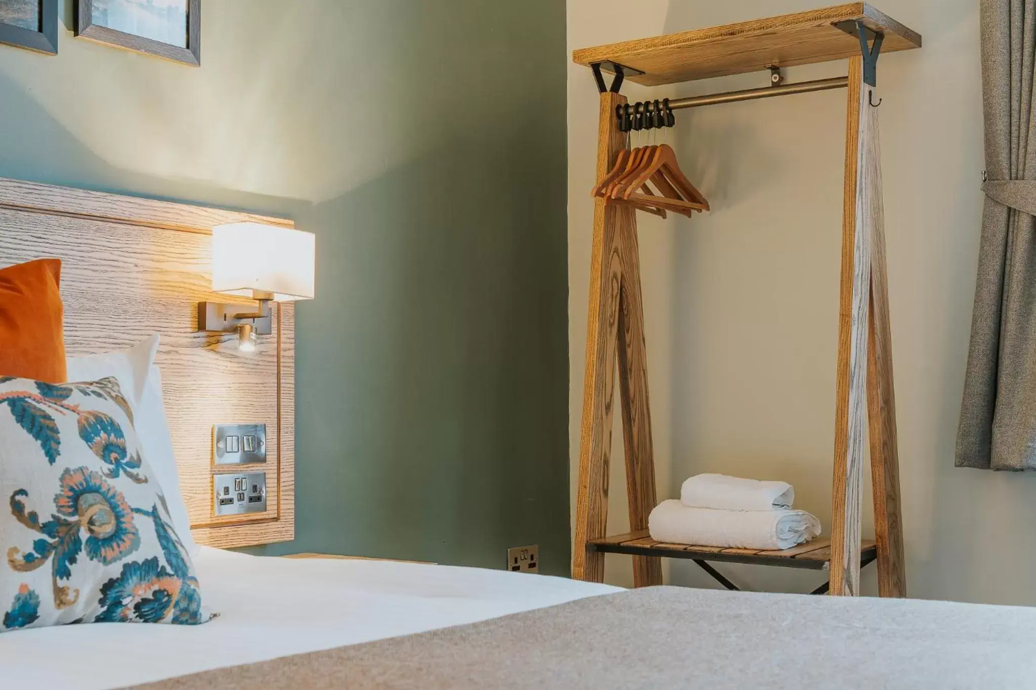 Bedroom, Bed in Grouse & Claret, Matlock by Marston's Inns