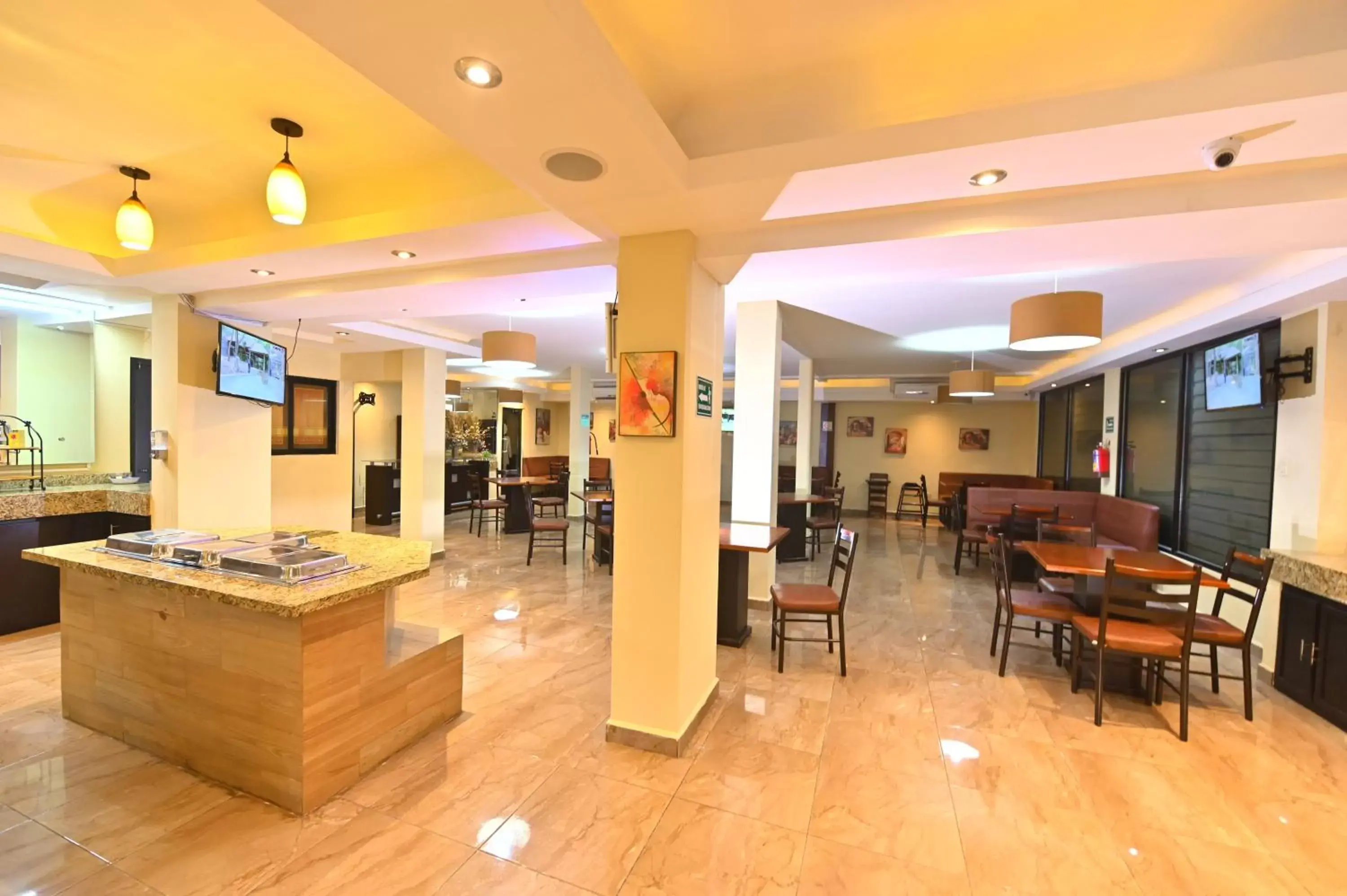 Restaurant/Places to Eat in Hotel San Ignacio Inn