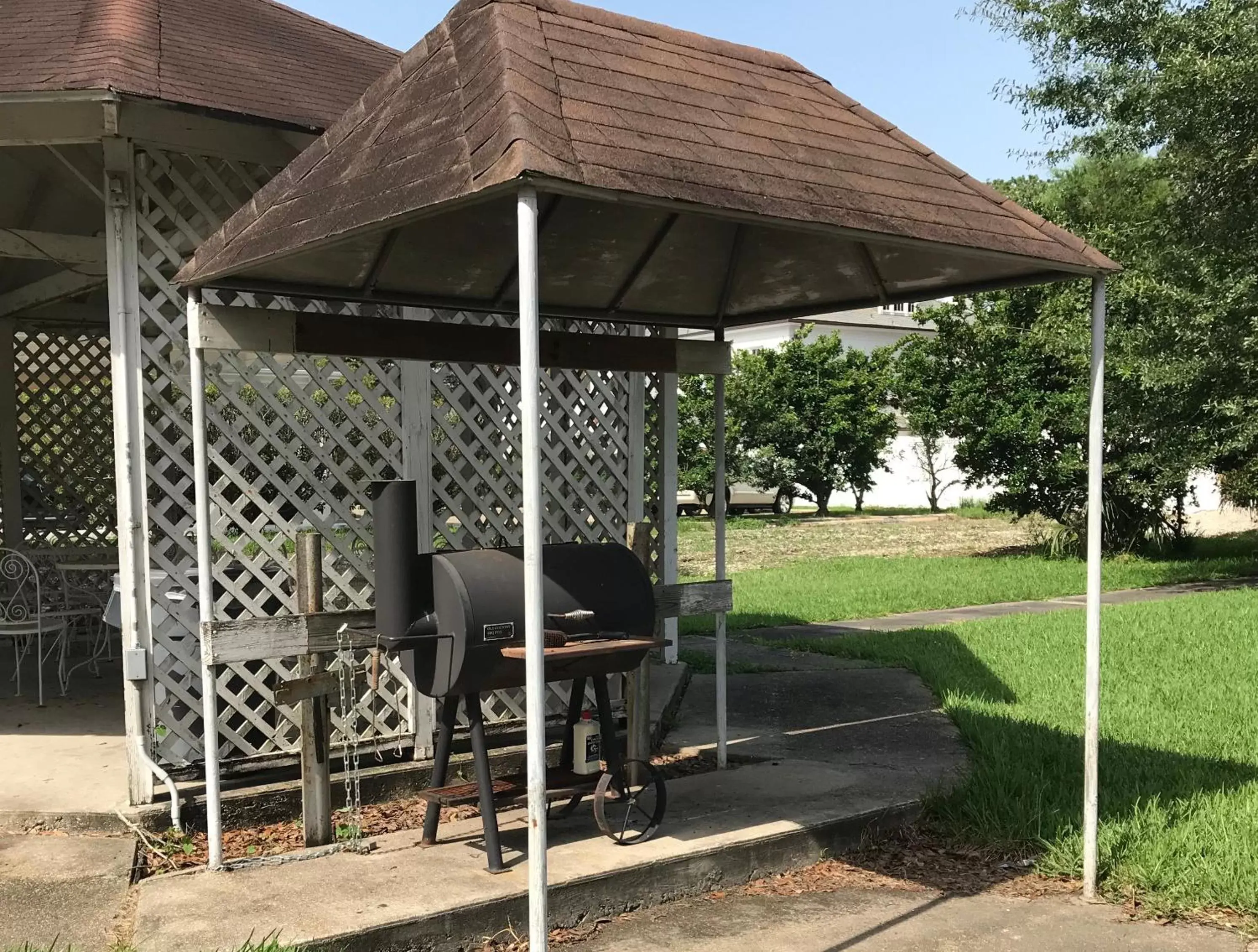 BBQ facilities in Carmel Inn and Suites Thibodaux