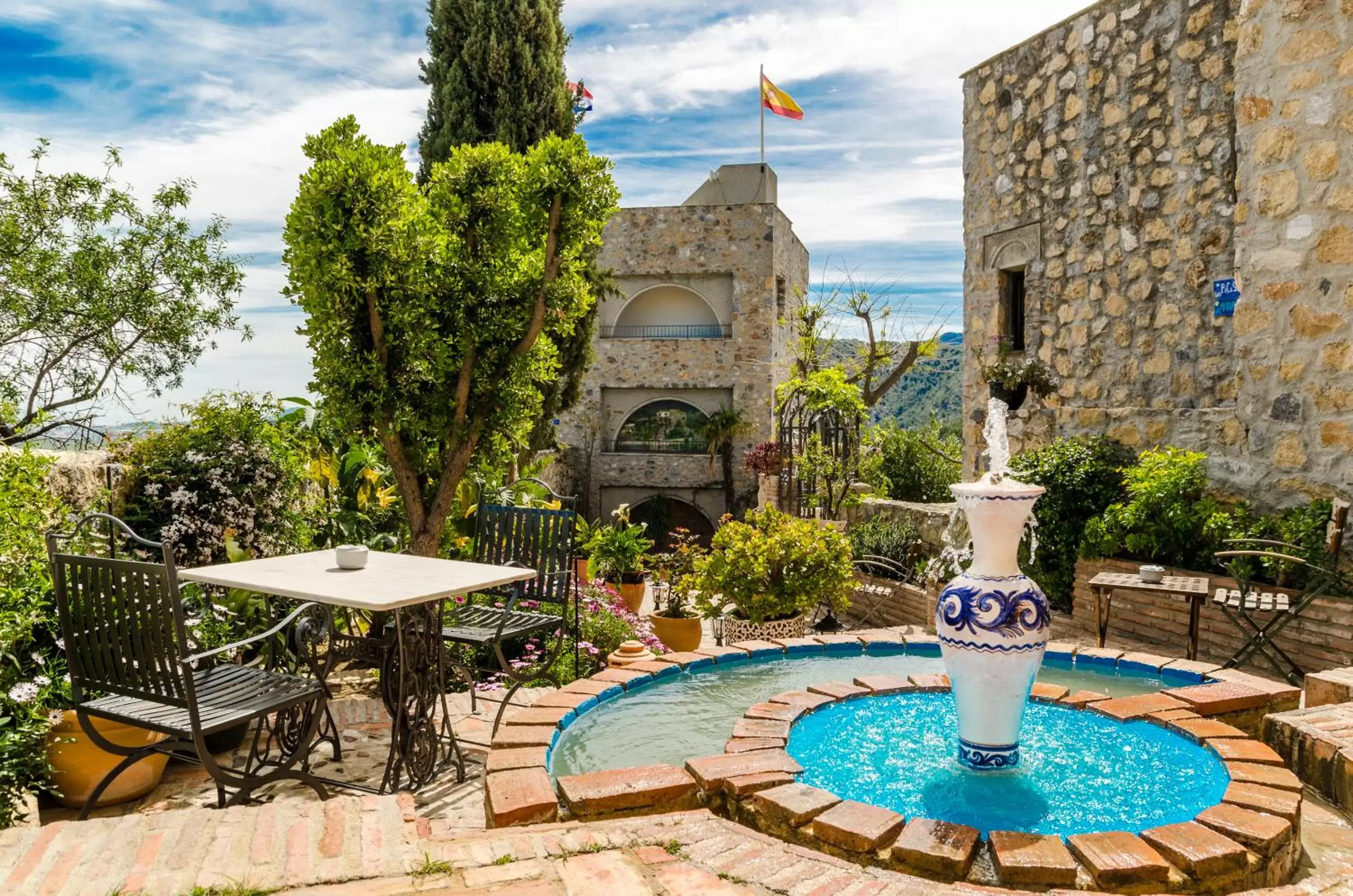 Garden in Hotel Castillo de Monda