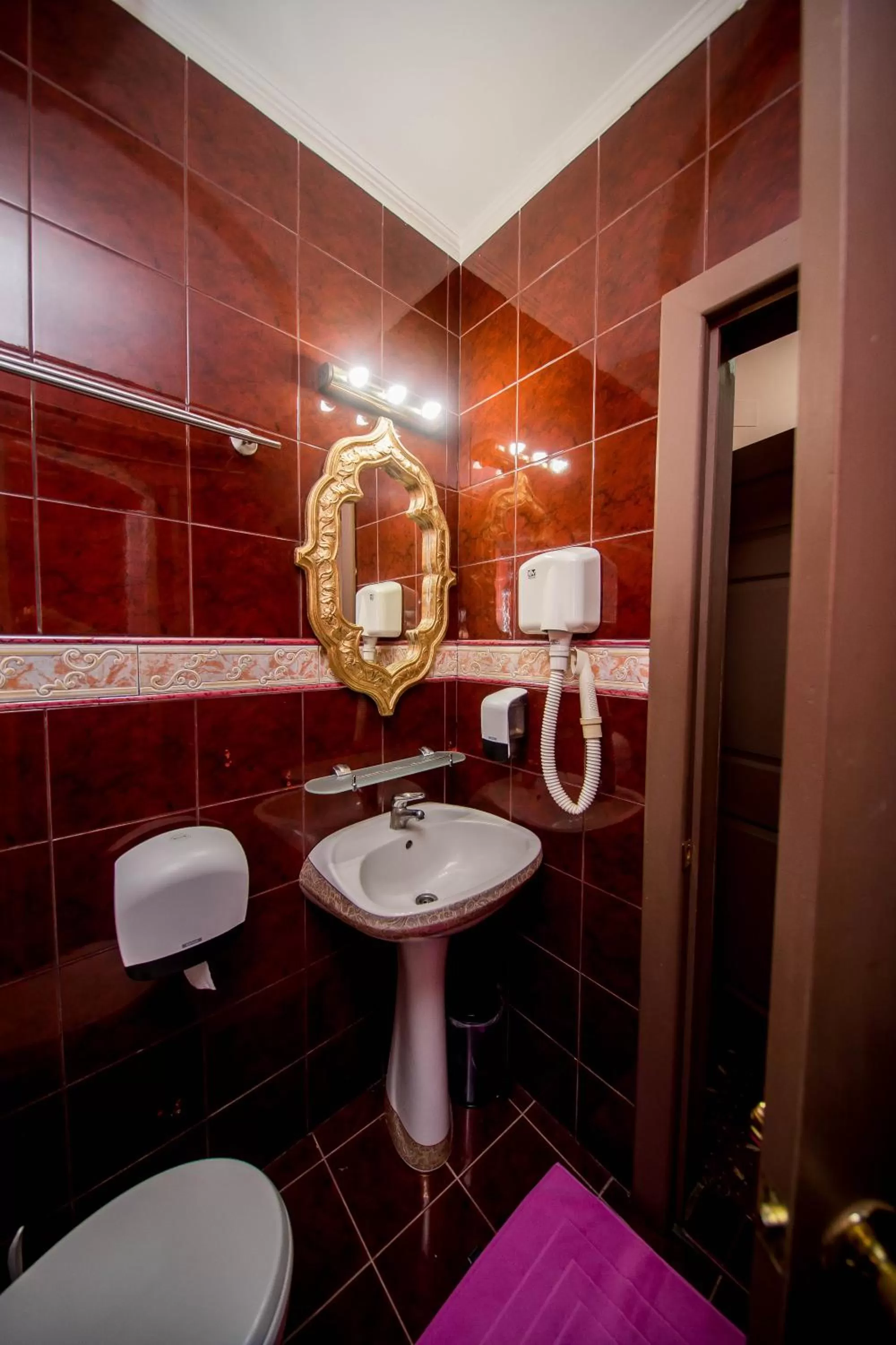 Bathroom in Hotel Darosy