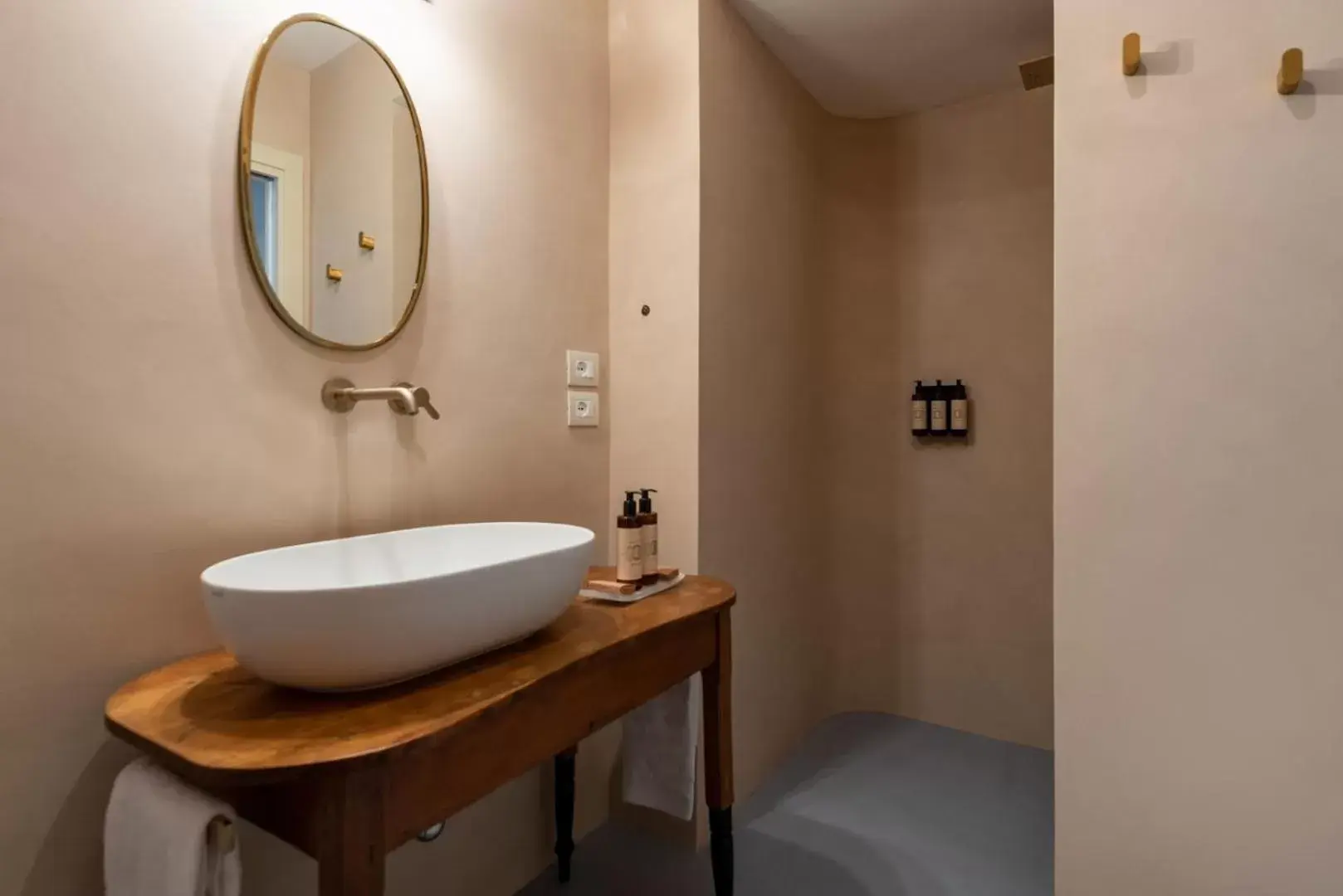 Shower, Bathroom in Palazzo Donna Elisabetta