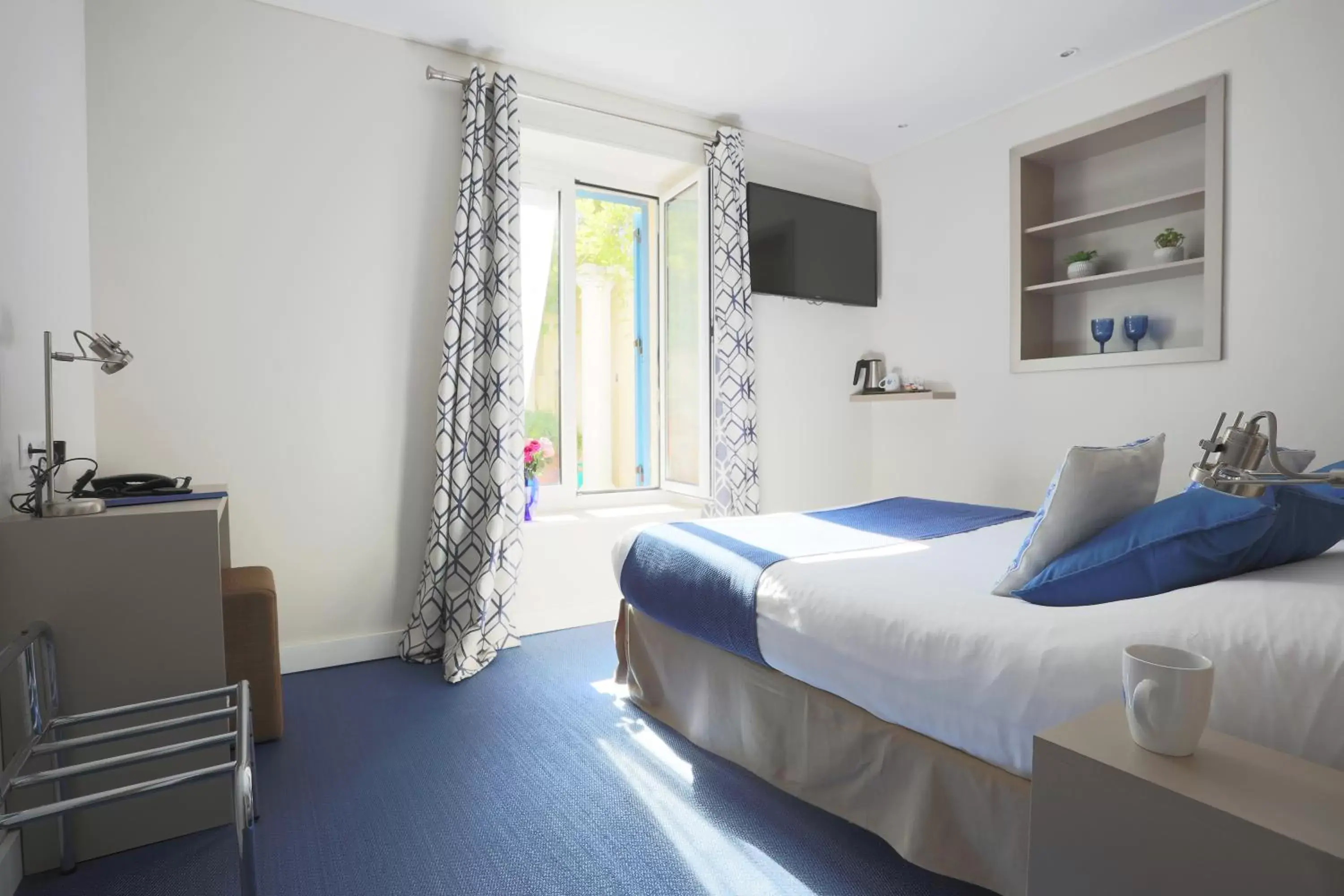 Bed in Hôtel de la Fontaine Bed in Hôtel de la Fontaine