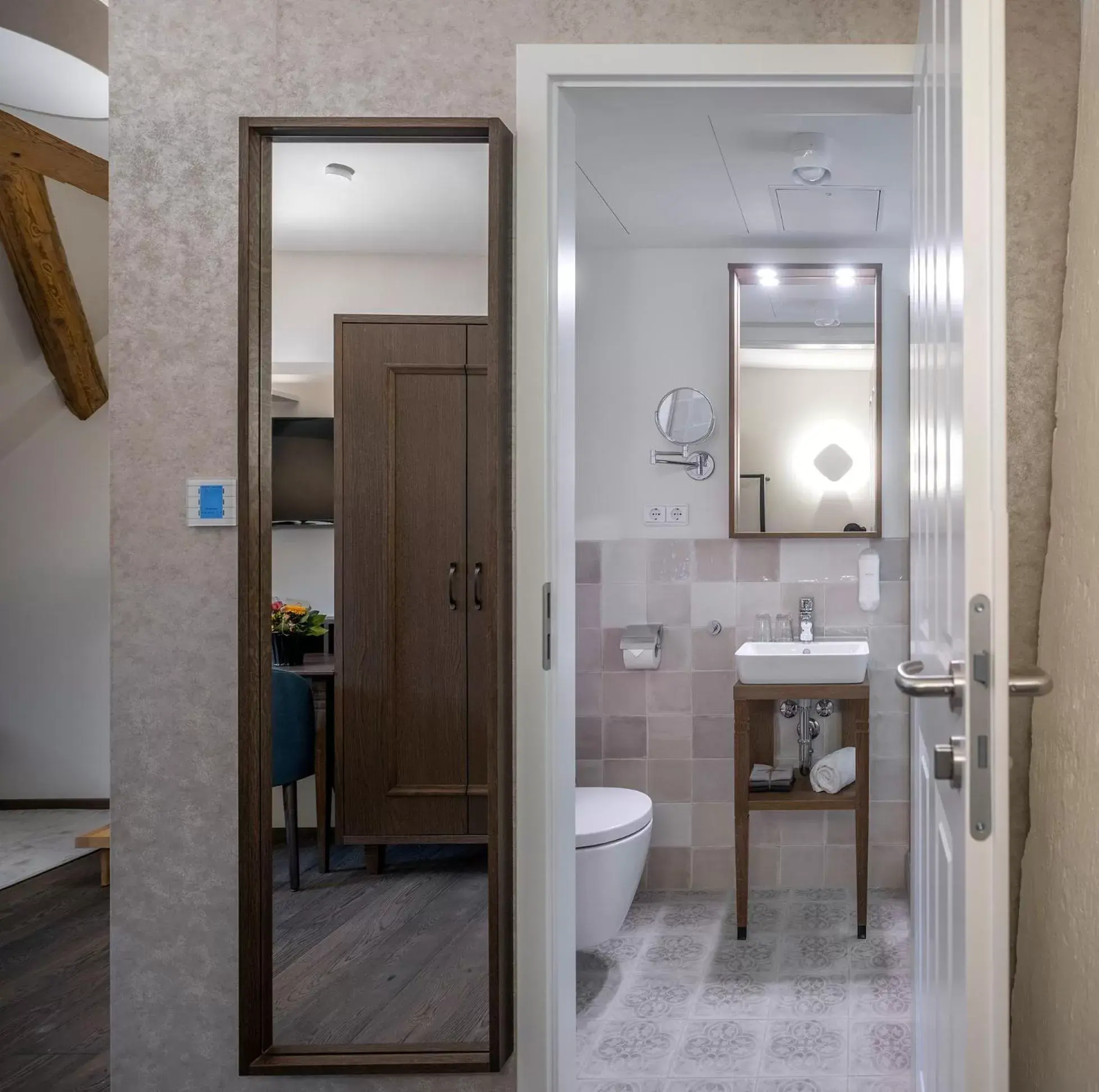 Toilet, Bathroom in Altstadthotel der Patrizier