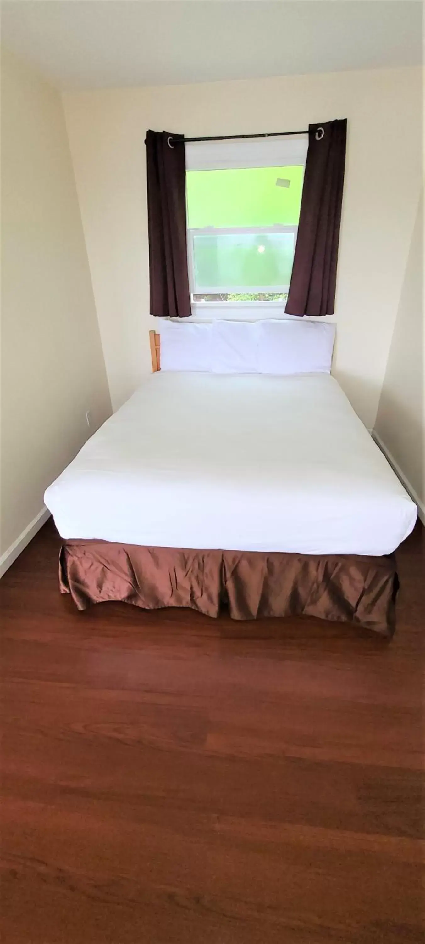 Bedroom, Bed in Blue Coast Inn & Suites