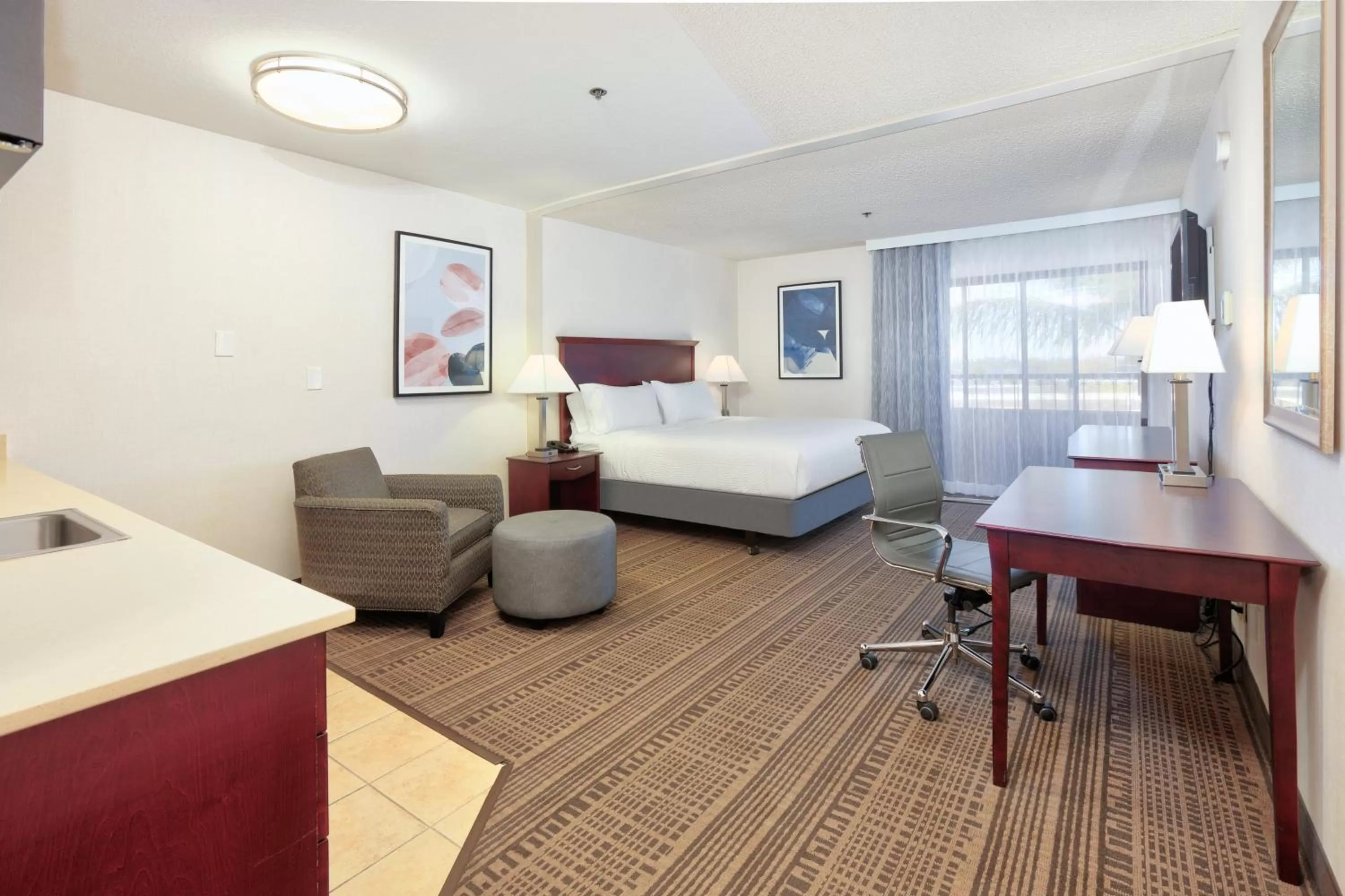Photo of the whole room, Bed in Holiday Inn & Suites Santa Maria by IHG