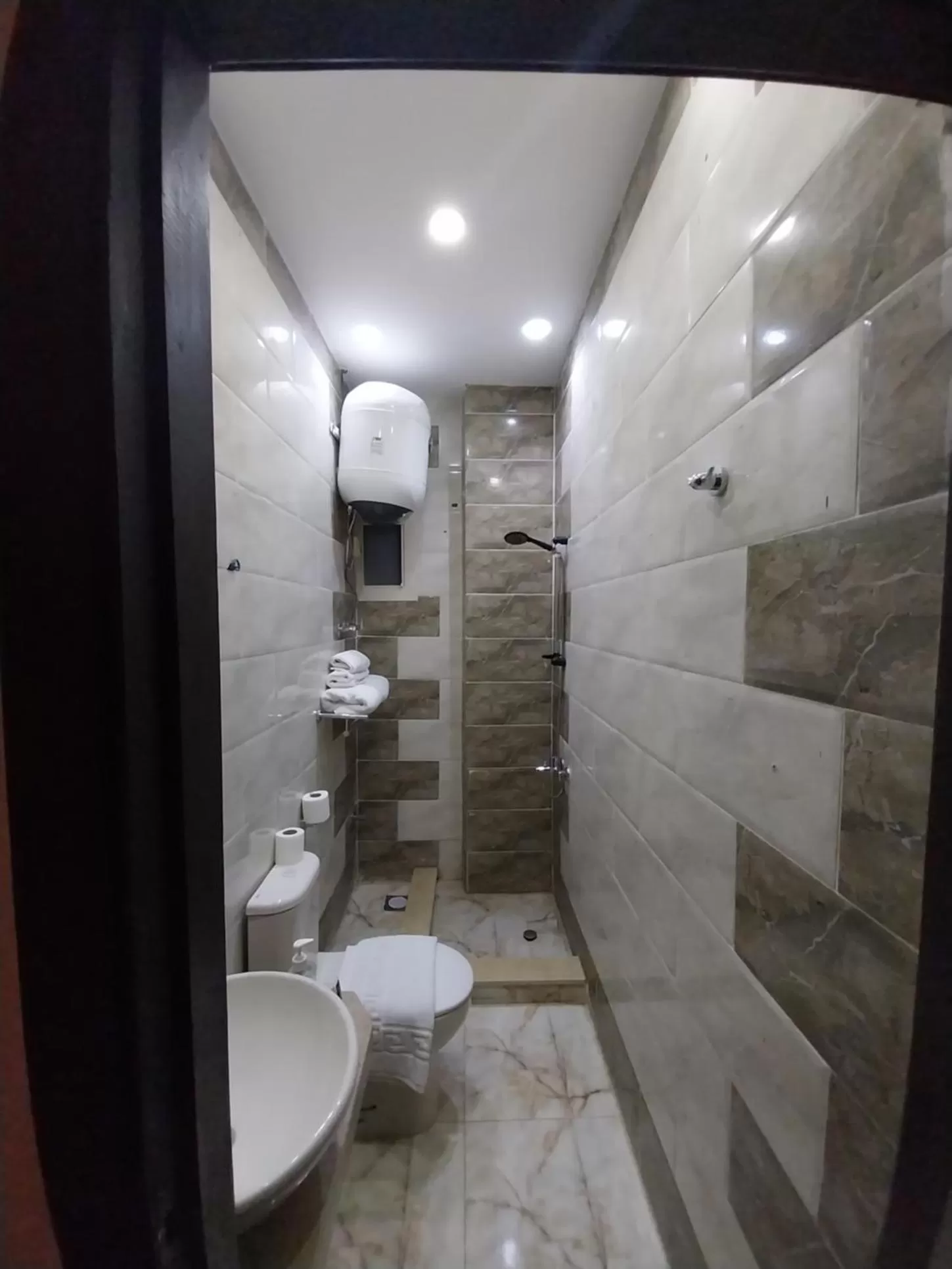 Shower, Bathroom in Eagles Pyramids View
