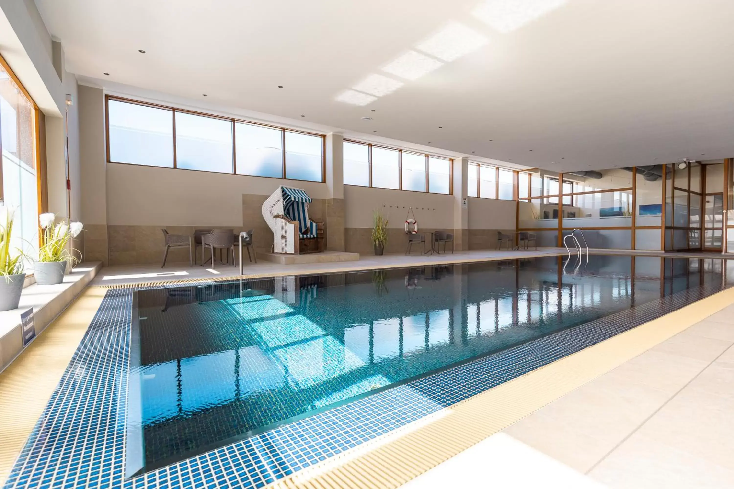Swimming Pool in Resort Hotel Vier Jahreszeiten Zingst