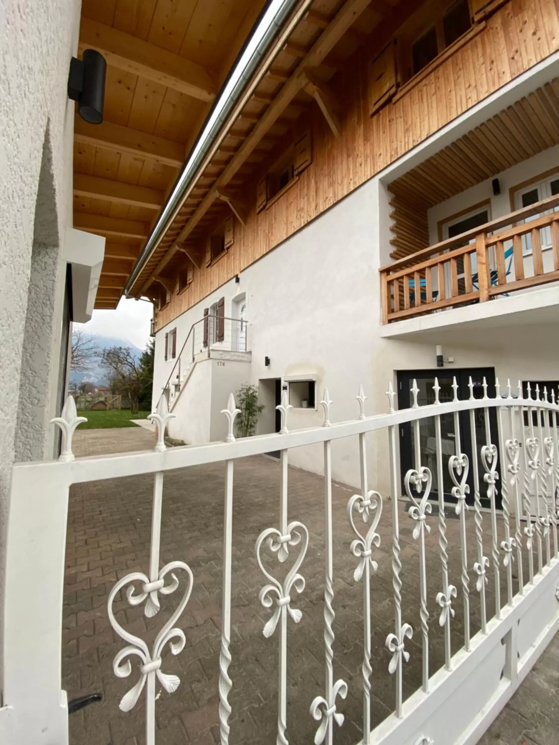 Facade/entrance in La Villa d'Hélène 2 - Chambres d'hôtes BnB et Appartements - Cluses