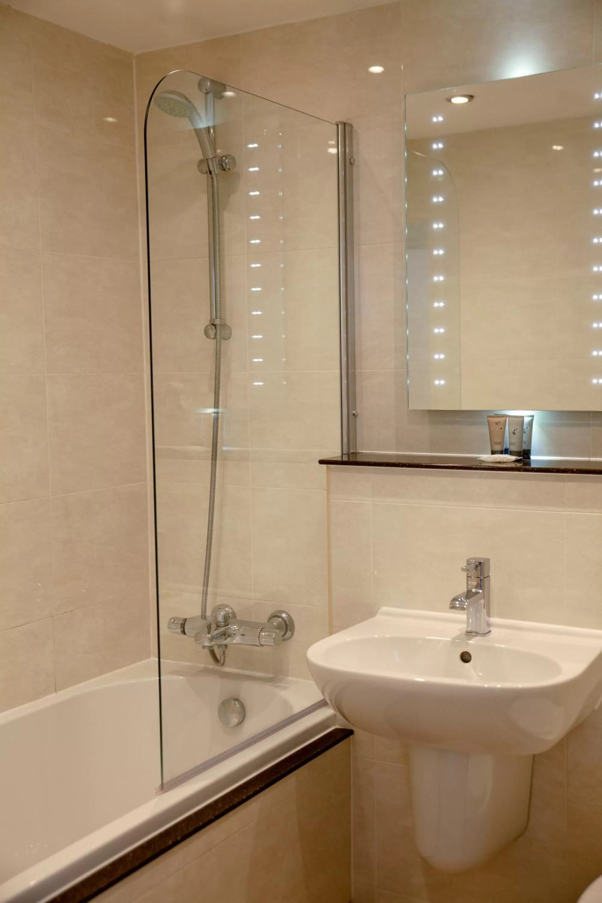 Shower in Three Salmons Hotel