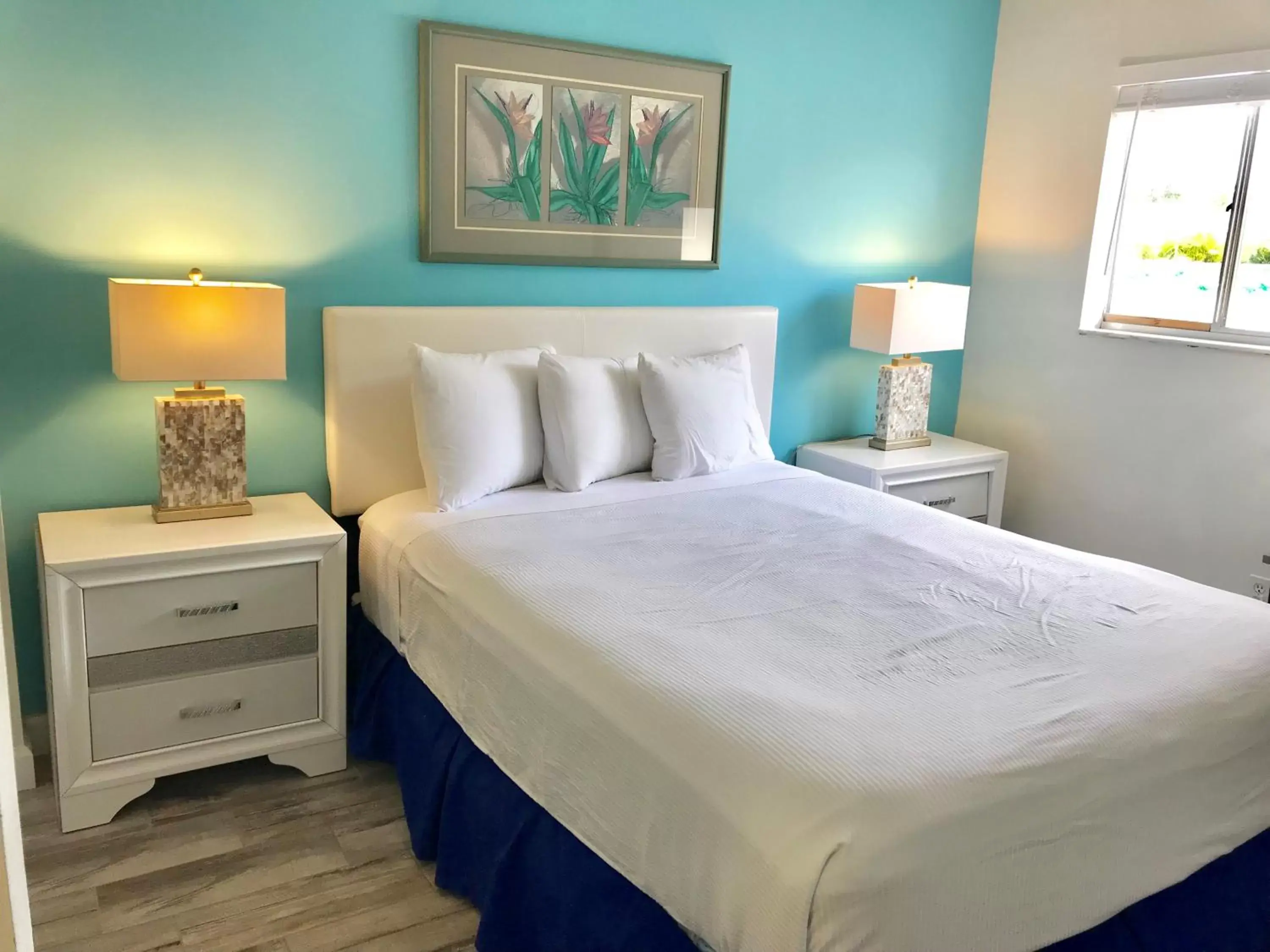 Bed in Malibu Resort Motel