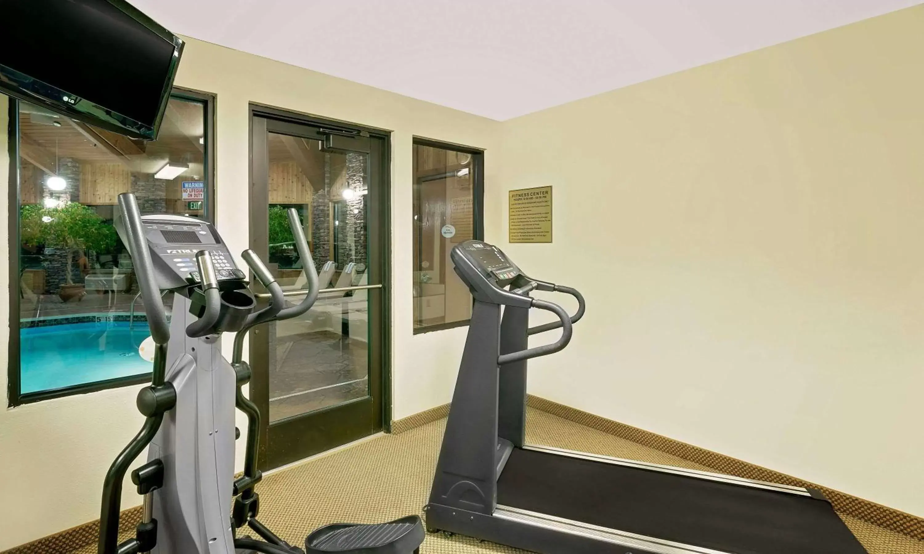 Fitness centre/facilities, Fitness Center/Facilities in Pinedale Hotel & Suites