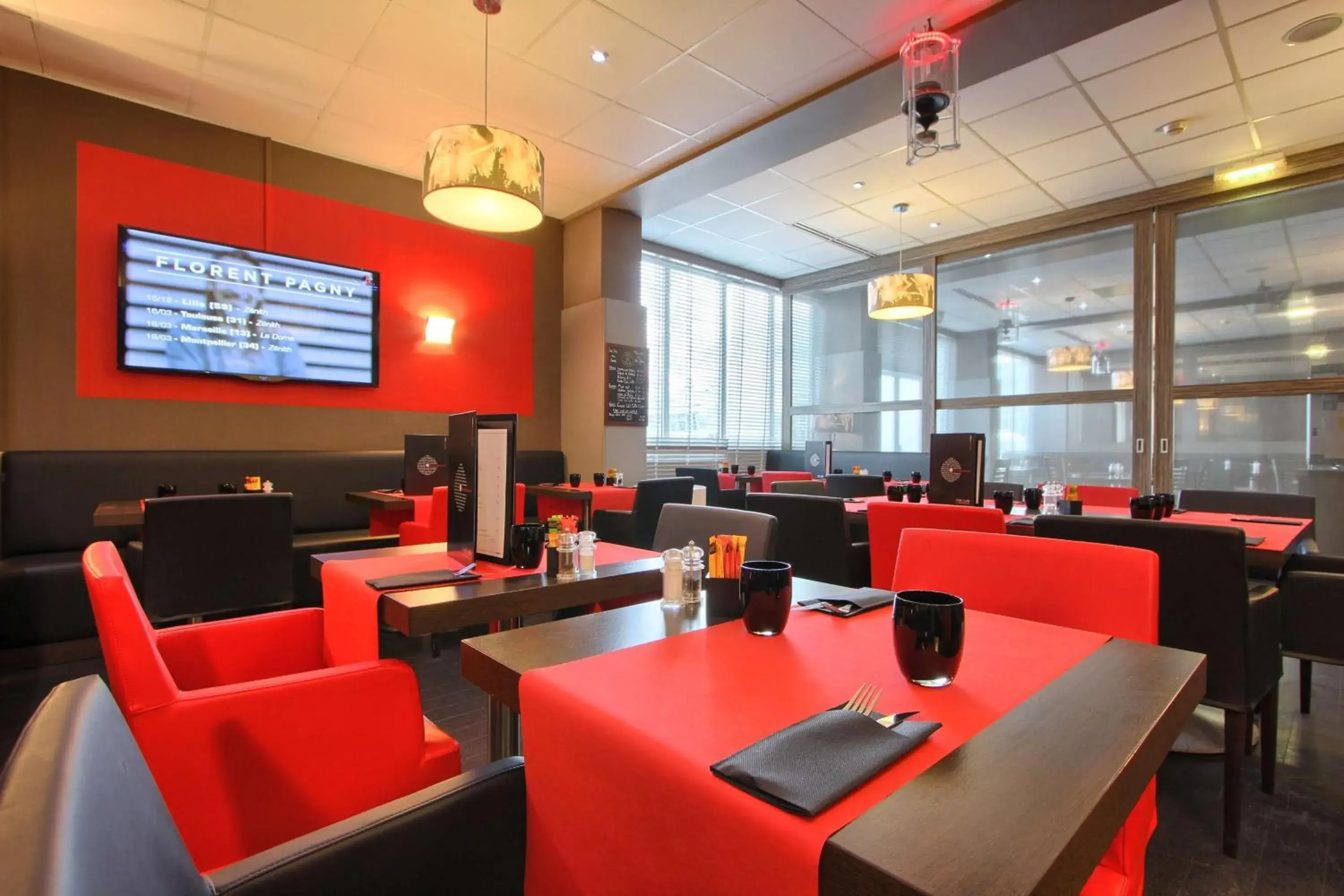 Lounge or bar, Restaurant/Places to Eat in Best Western Plus Paris Orly Airport