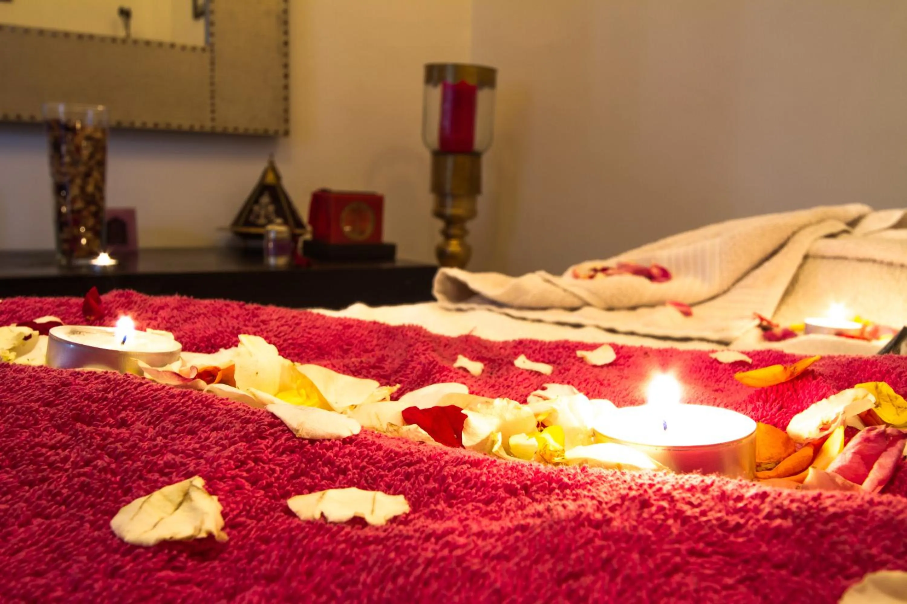 Massage, Bed in Ryad Amiran & Spa