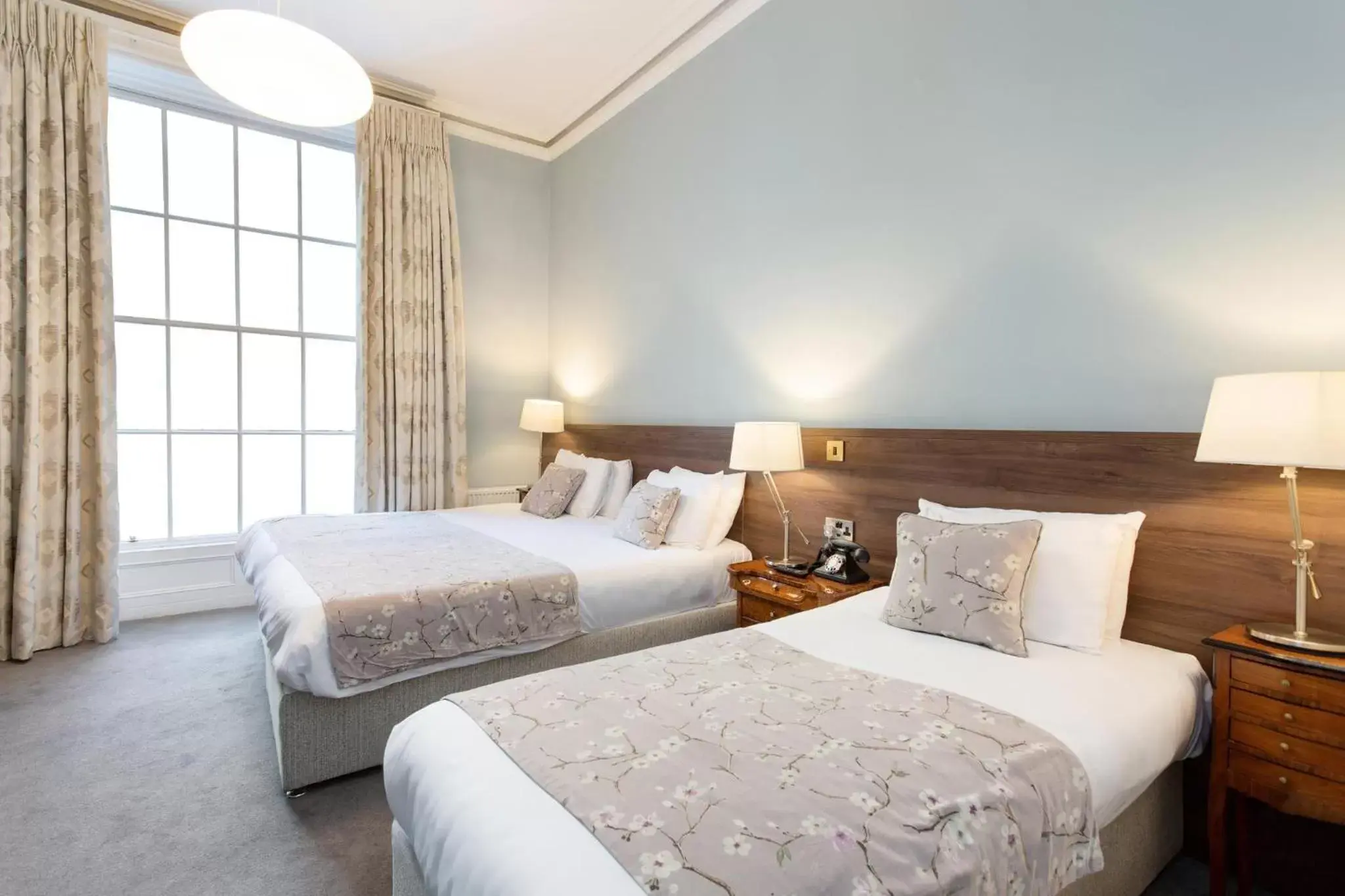 Bedroom, Bed in Gardiner Lodge