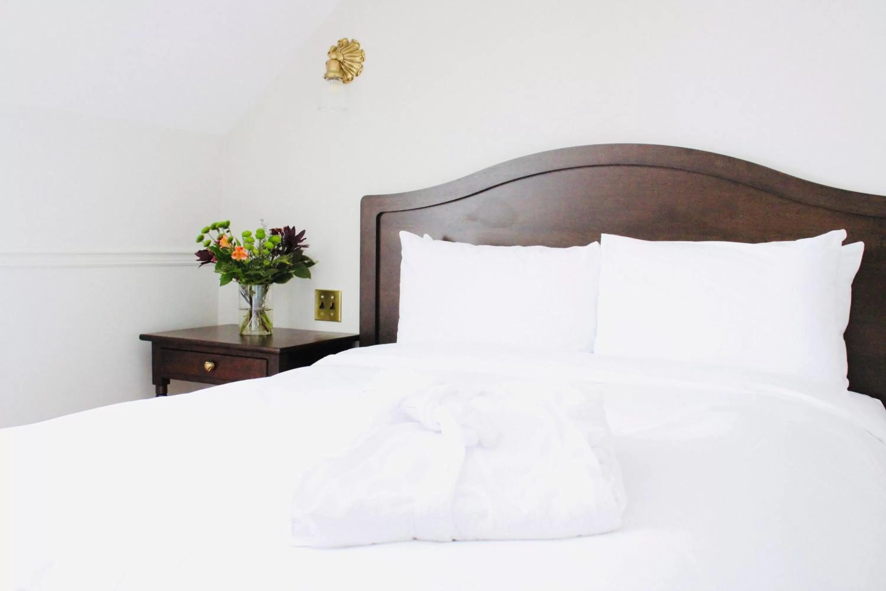 Bedroom, Bed in StoneHaven Le Manoir - Relais & Châteaux