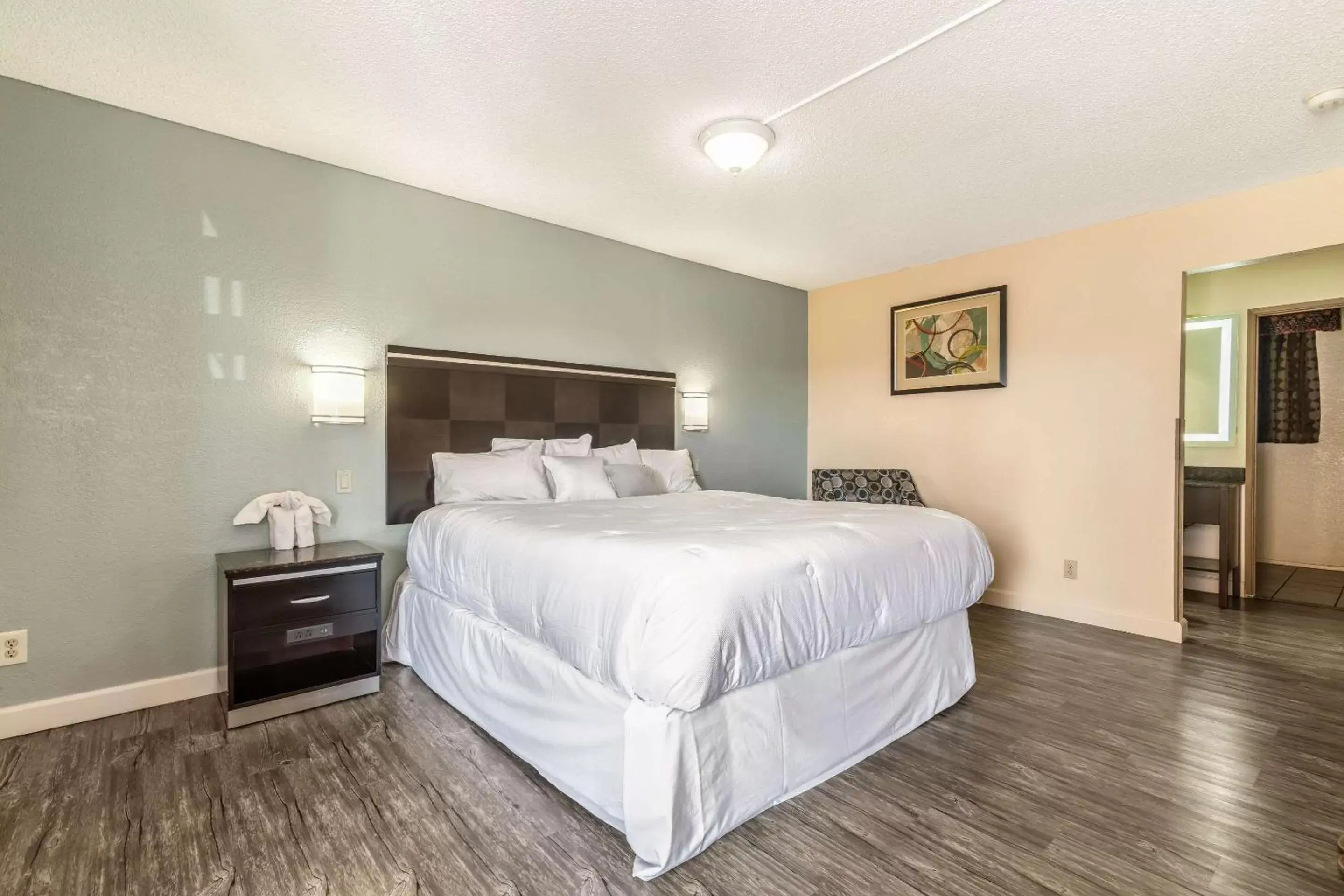 Photo of the whole room, Bed in Rodeway Inn On Historic Route 66 Photo of the whole room, Bed in Rodeway Inn On Historic Route 66