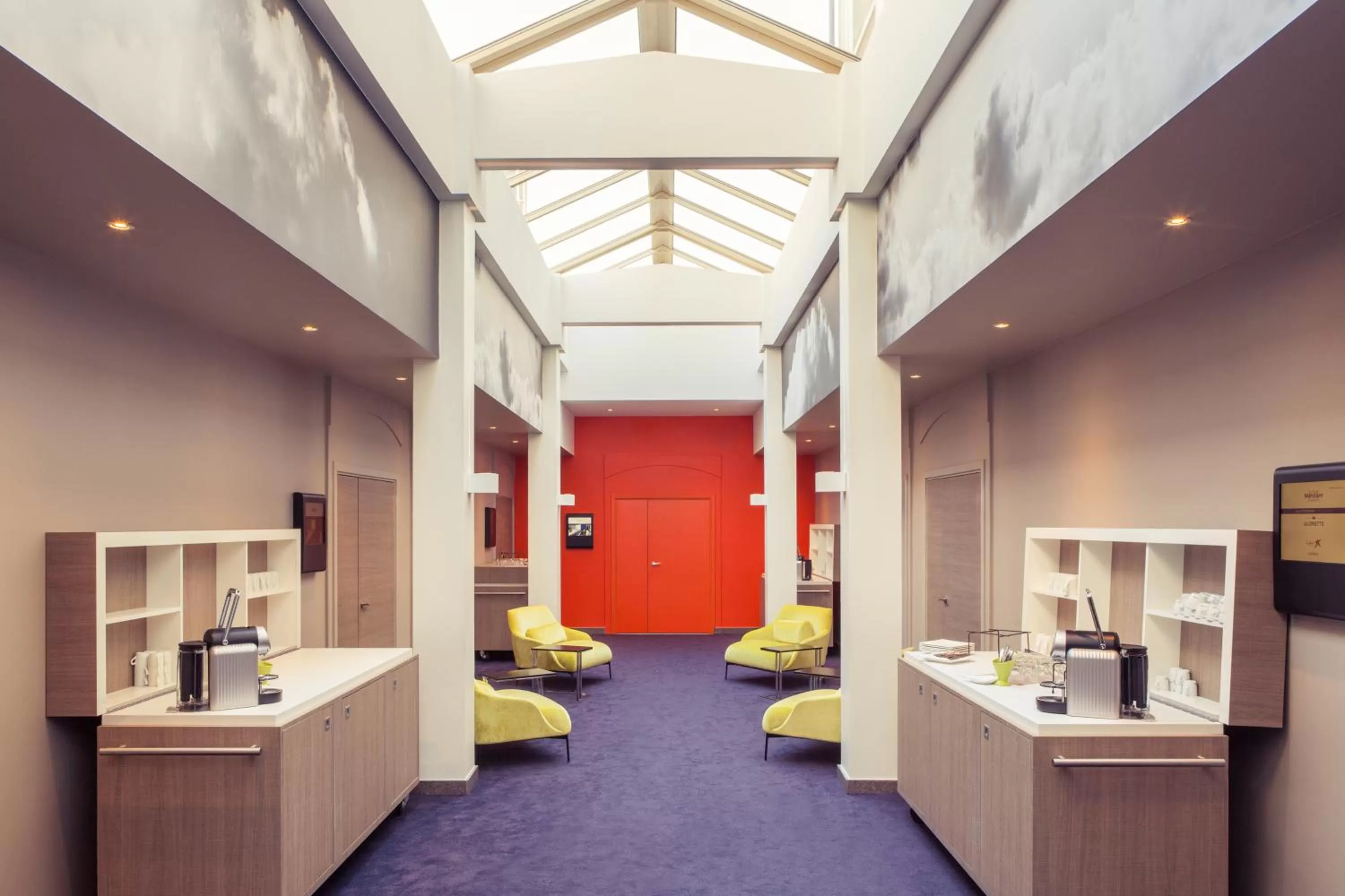 Lobby or reception in Mercure Nantes Centre Grand Hotel