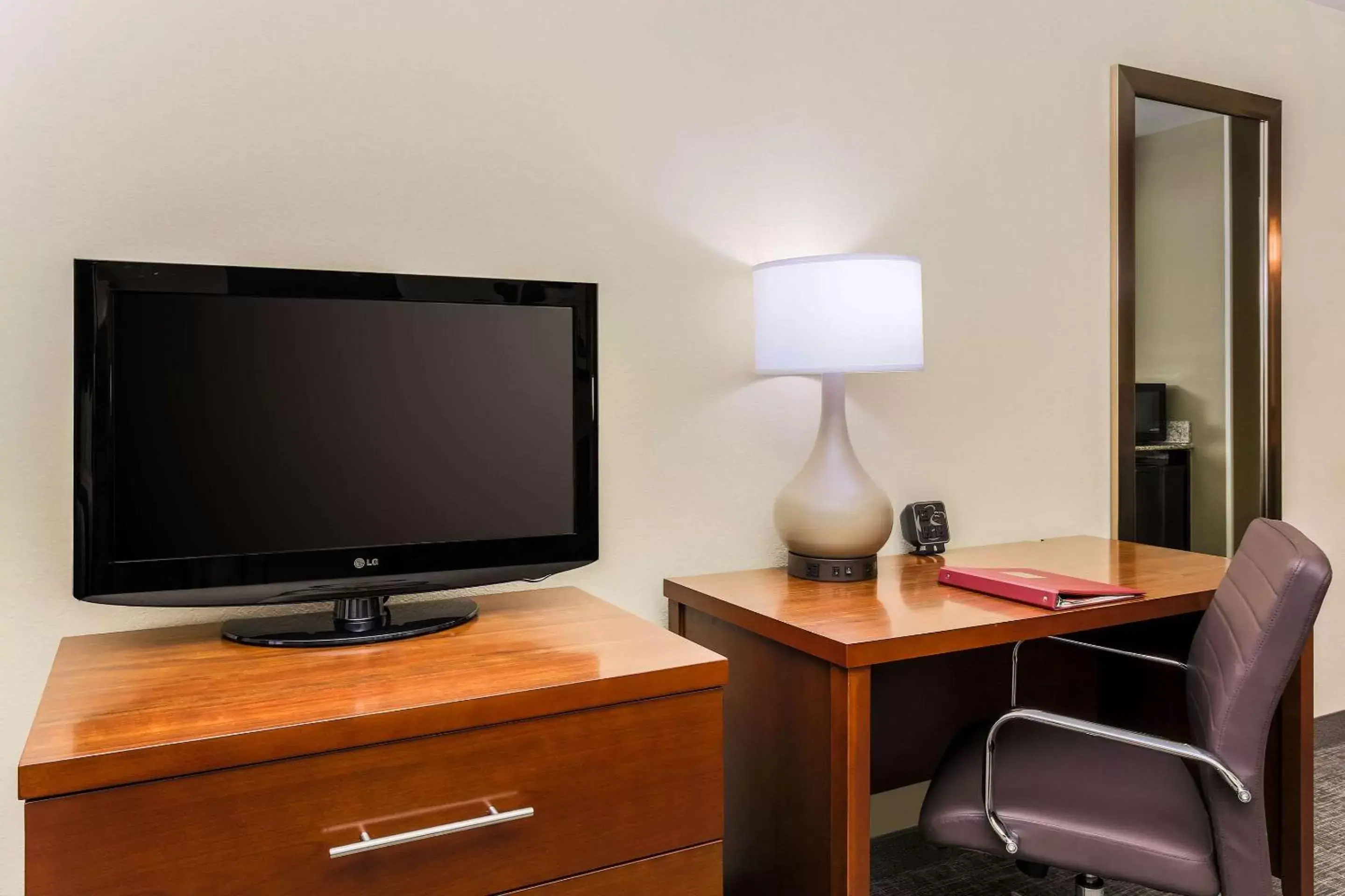 Photo of the whole room, TV/Entertainment Center in Comfort Suites DFW N/Grapevine
