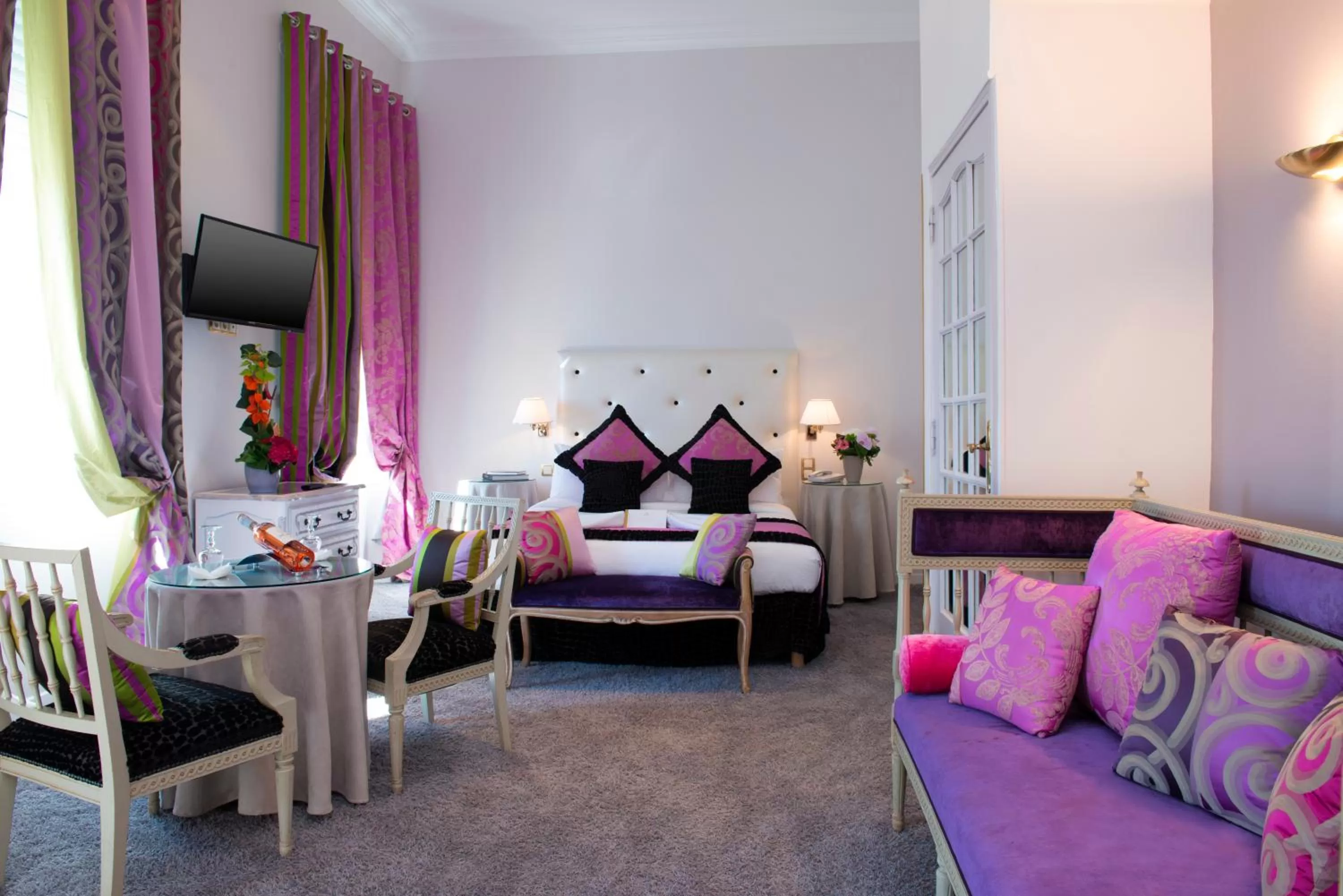 Photo of the whole room, Bed in Hôtel West End Promenade