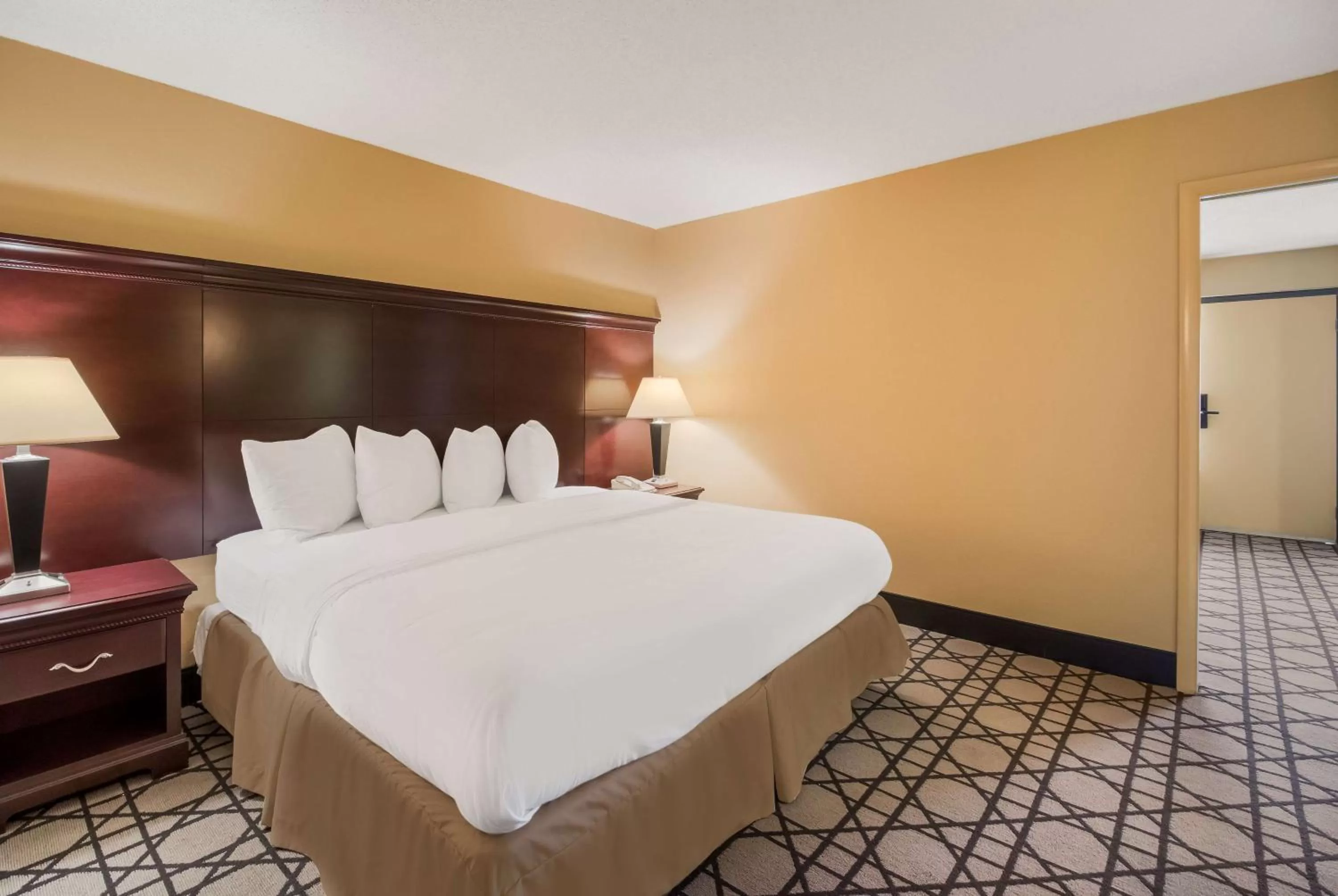 Bedroom, Bed in Best Western University Inn