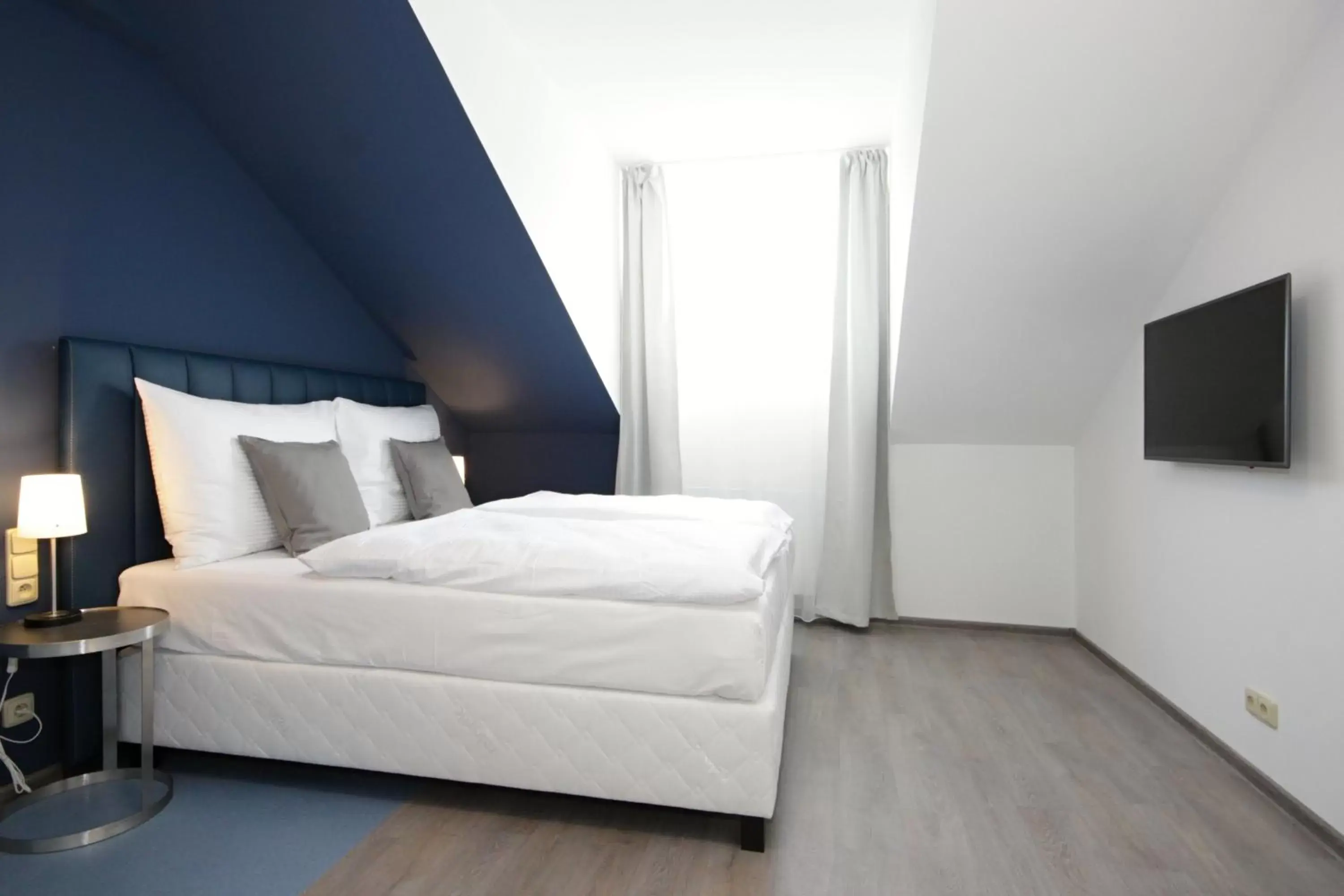 Bedroom, Bed in Alveo Suites