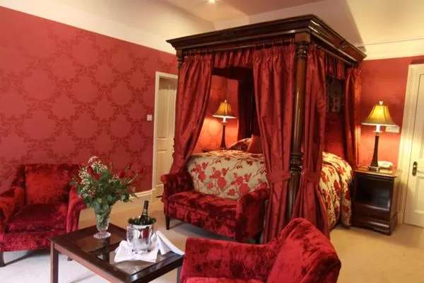 Bed in Mansion House Hotel