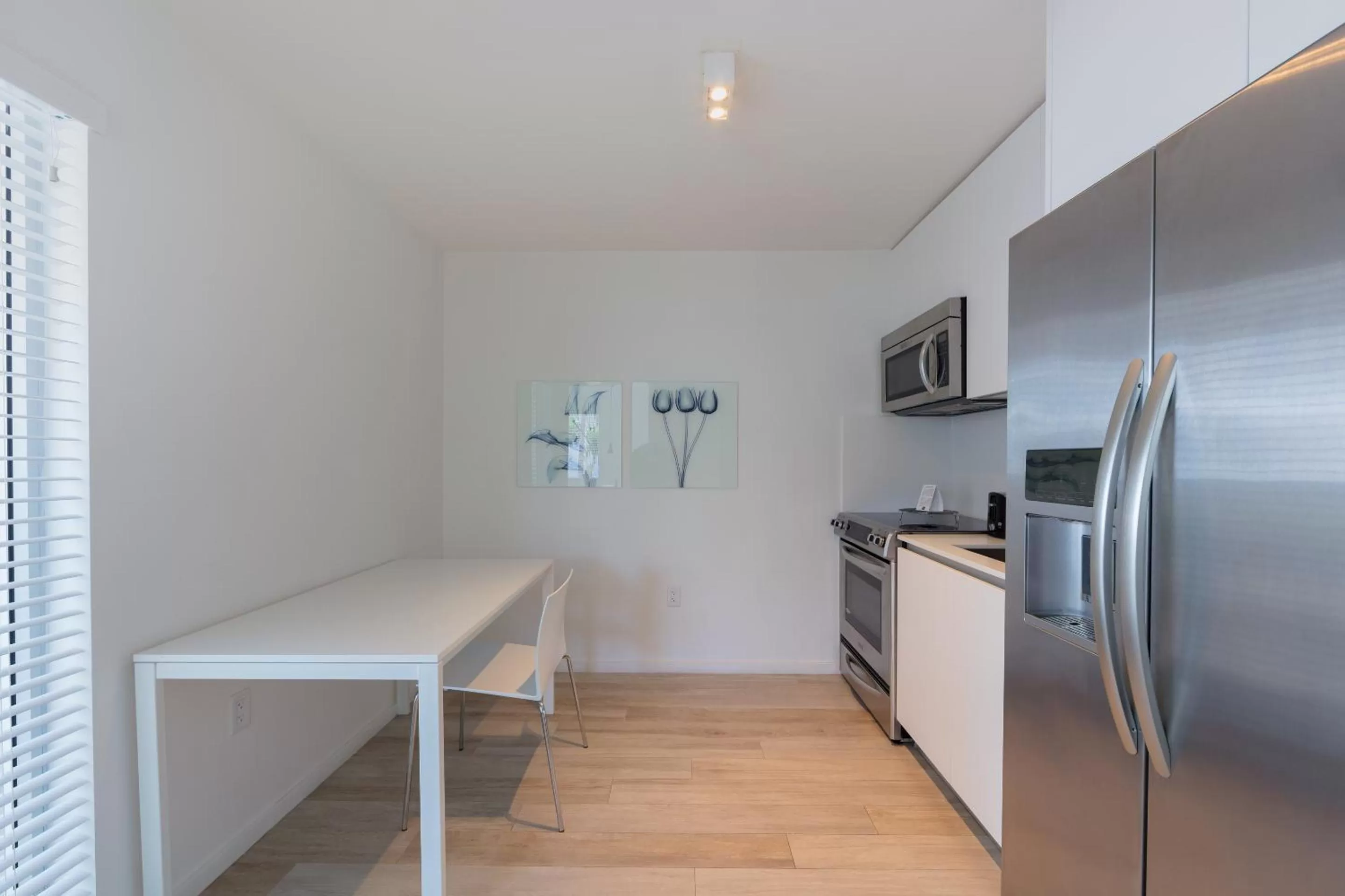Kitchen or kitchenette in Beach Haus Key Biscayne Contemporary Apartments