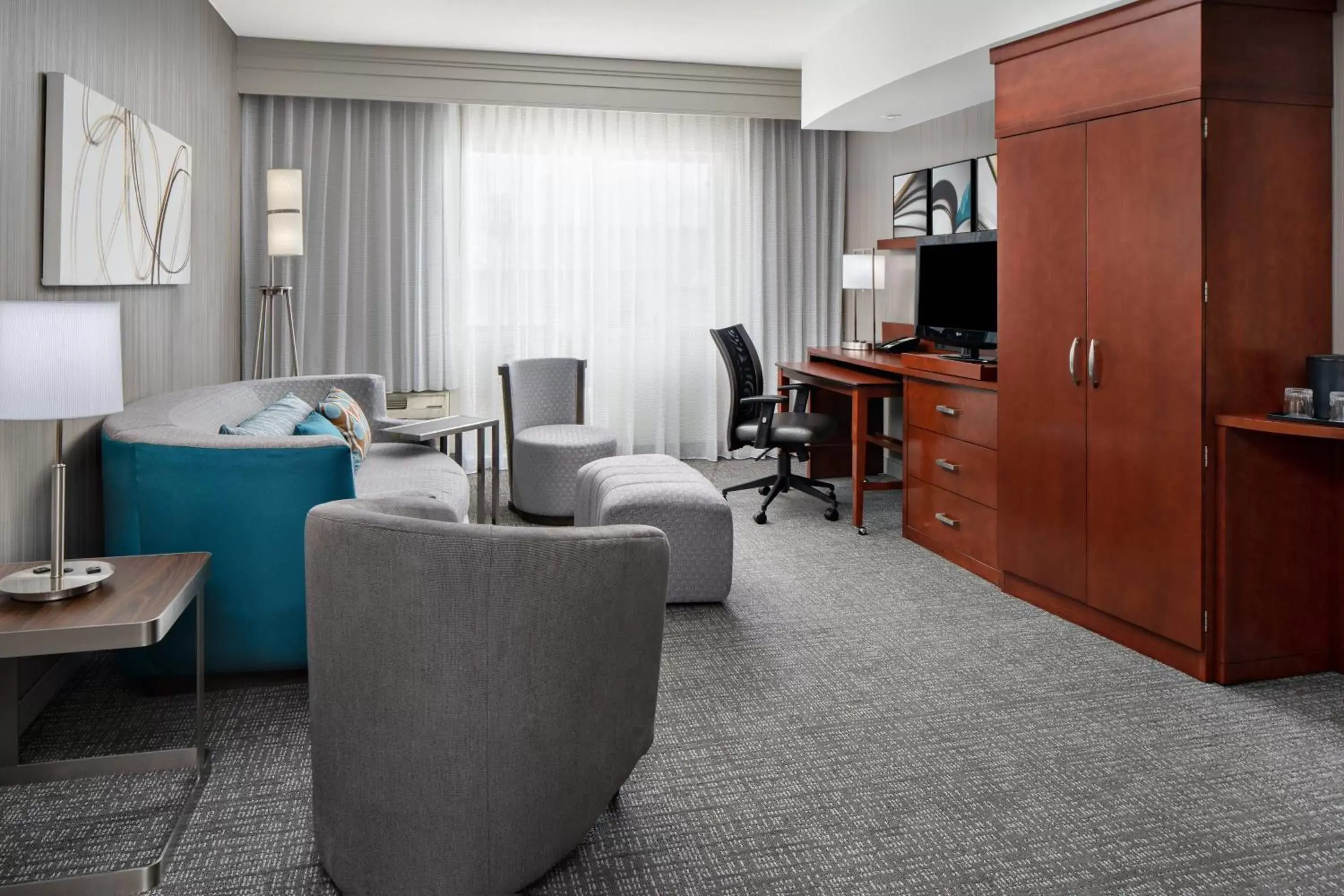 Living room, Seating Area in Courtyard by Marriott Raleigh North/Triangle Town Center
