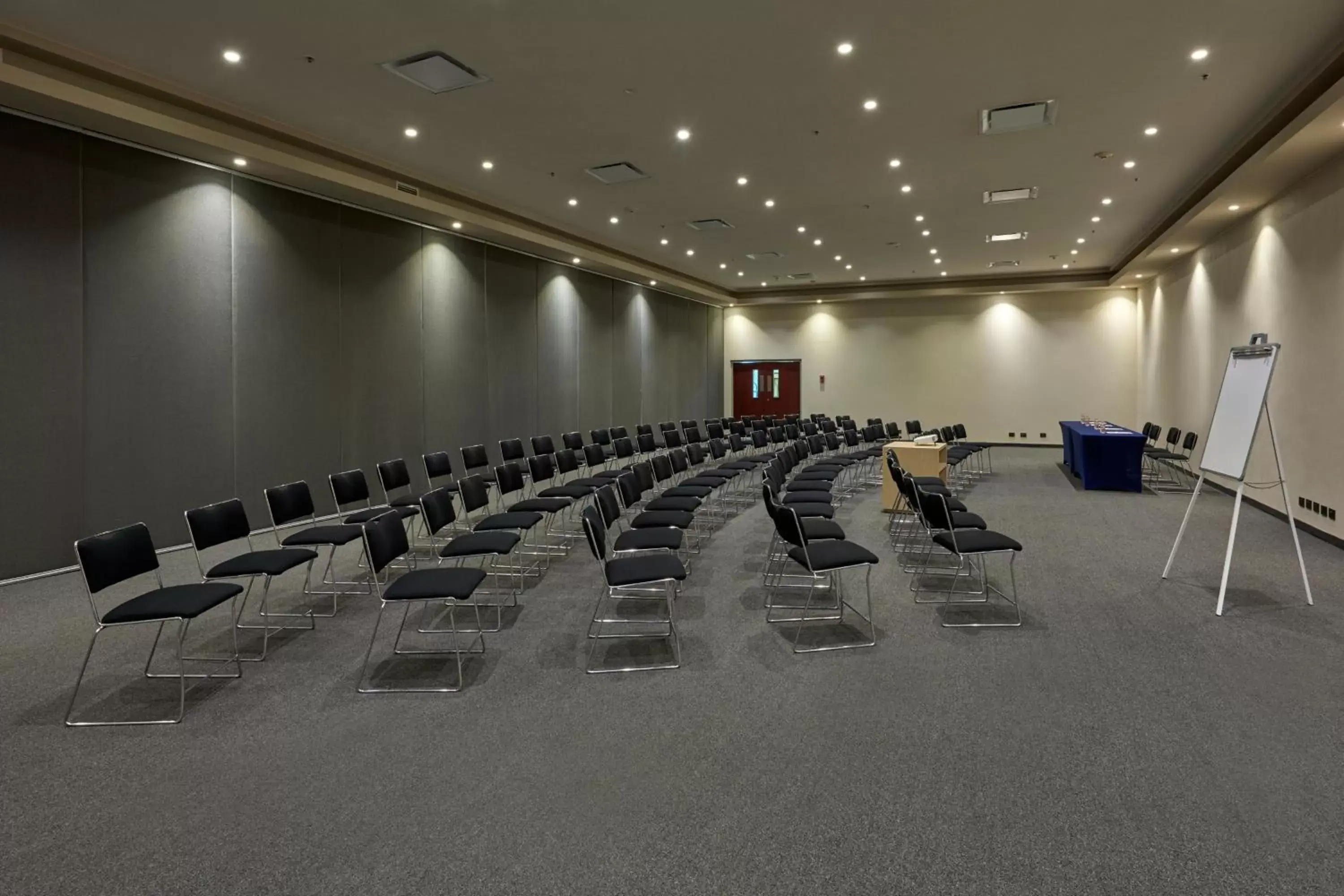 Meeting/conference room in City Express by Marriott Suites Toluca