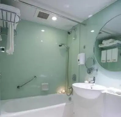 Bathroom in Wharney Hotel