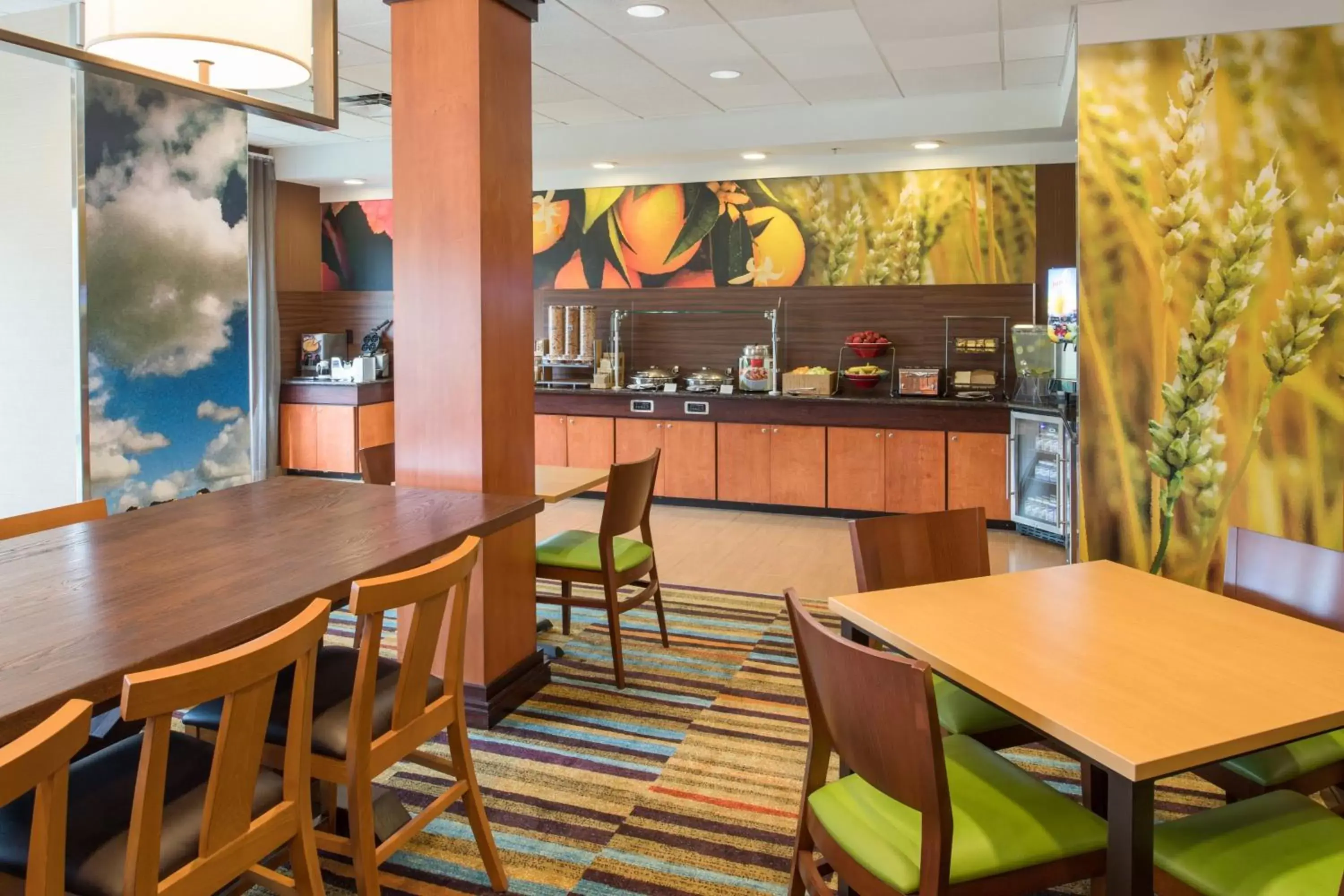 Breakfast, Restaurant/Places to Eat in Fairfield Inn & Suites by Marriott Portland North