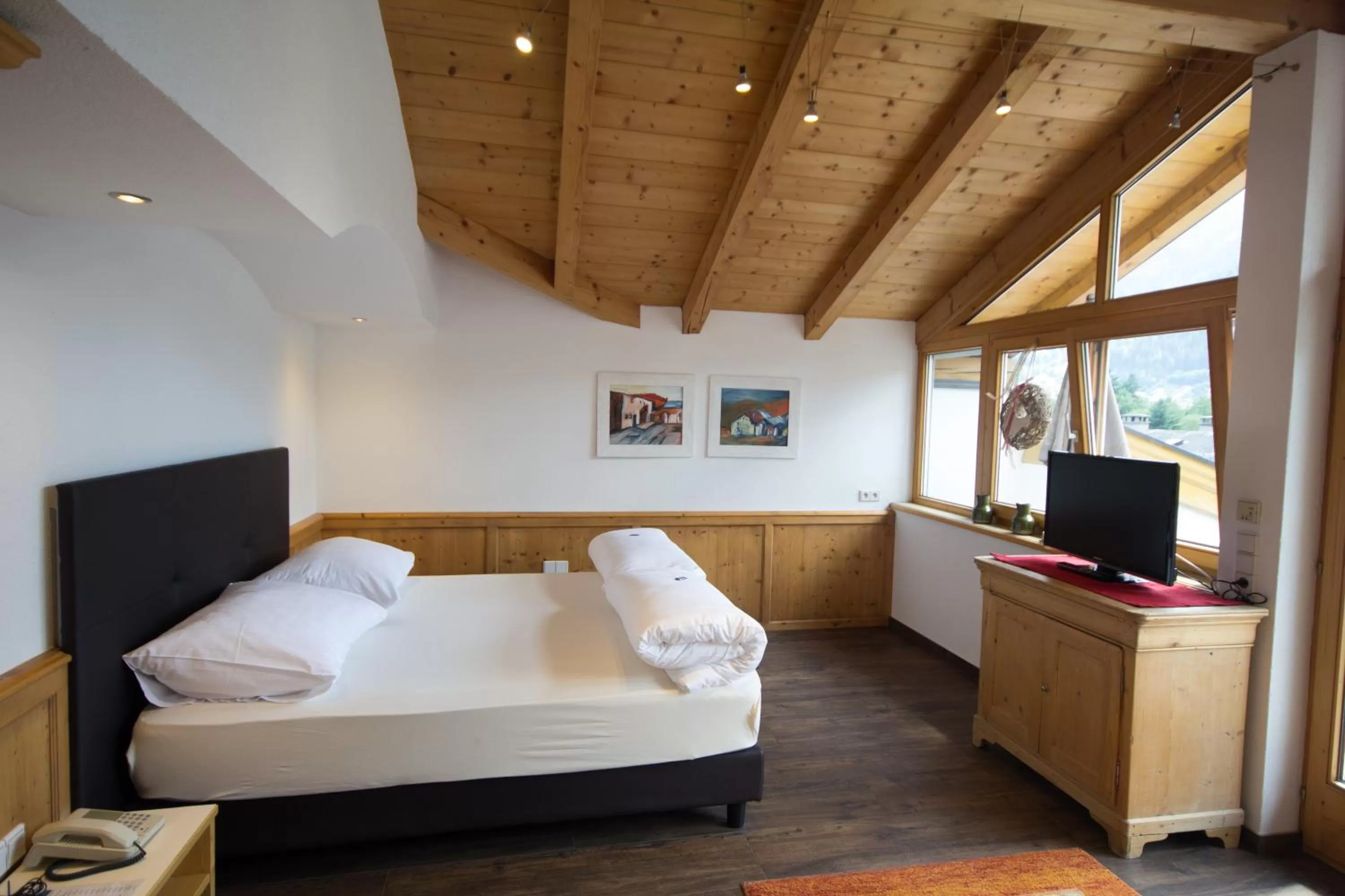 Photo of the whole room, Bed in Hotel Enzian