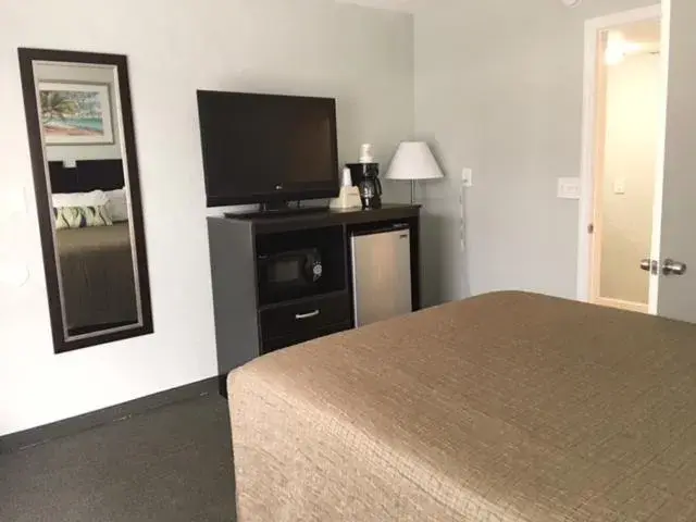 Bed in Ocean Plaza Motel Bed in Ocean Plaza Motel