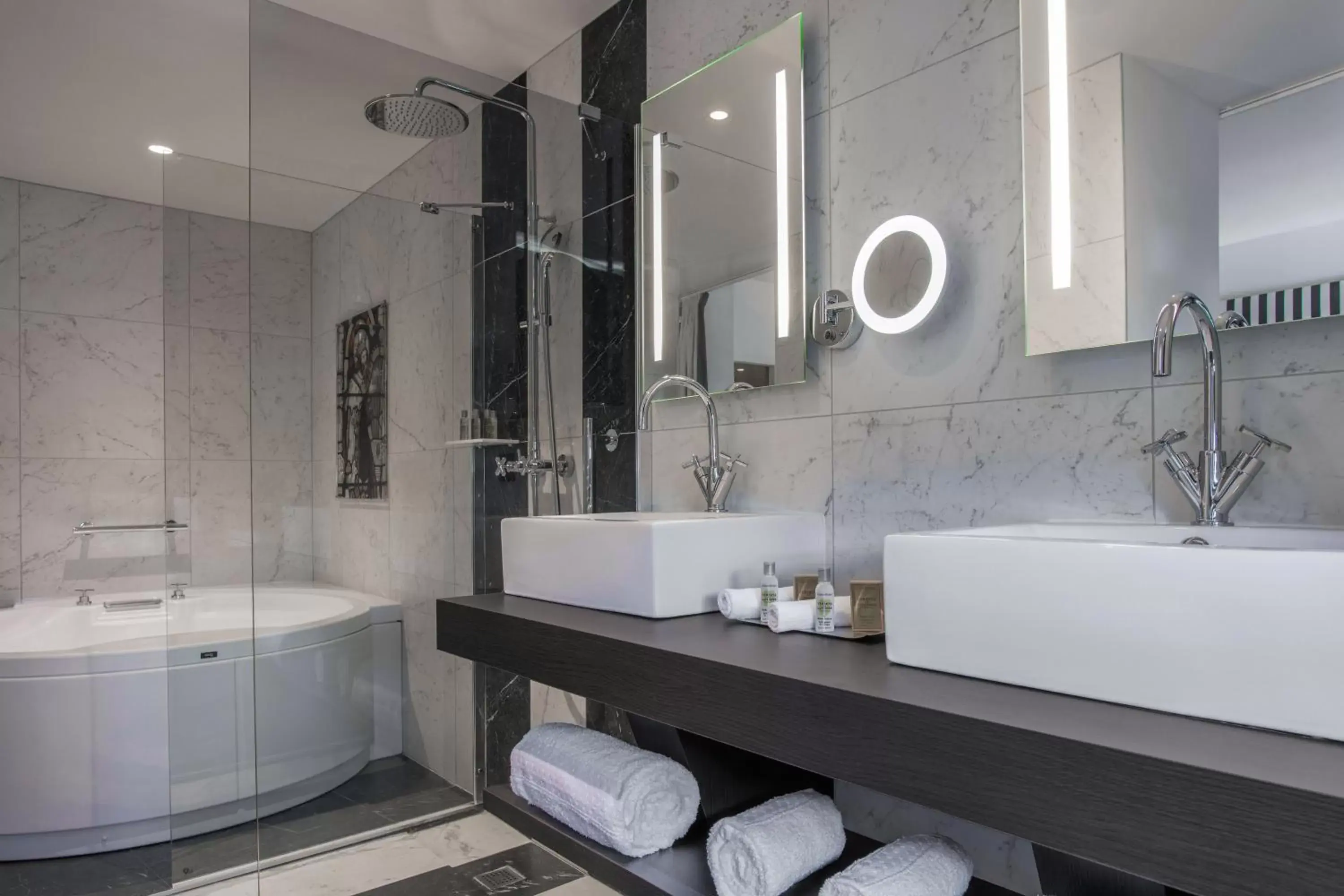 Bathroom in Hotel du Roi & Spa by SOWELL COLLECTION