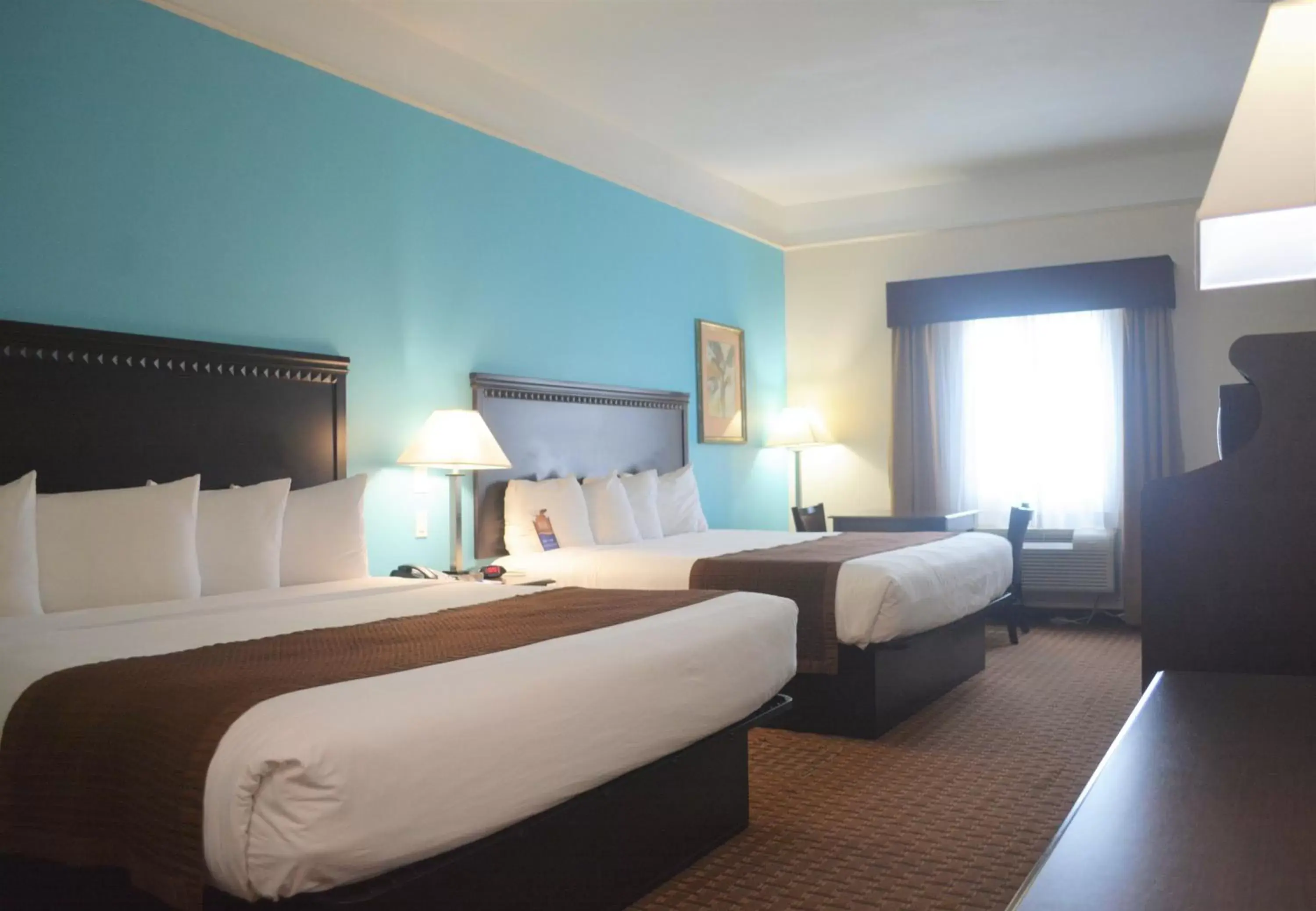 Photo of the whole room, Bed in Baymont by Wyndham Galveston