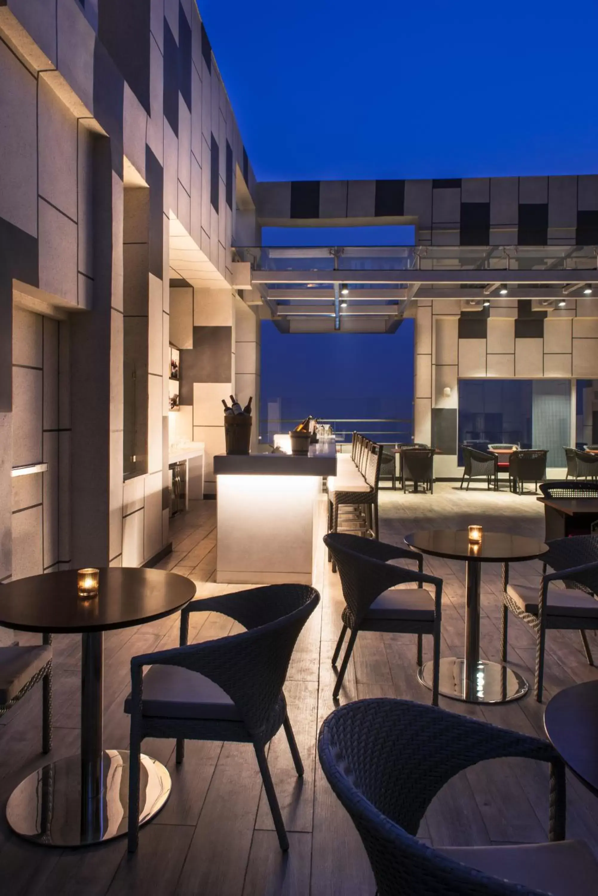 Lounge or bar in Hyatt Regency Lucknow Gomti Nagar