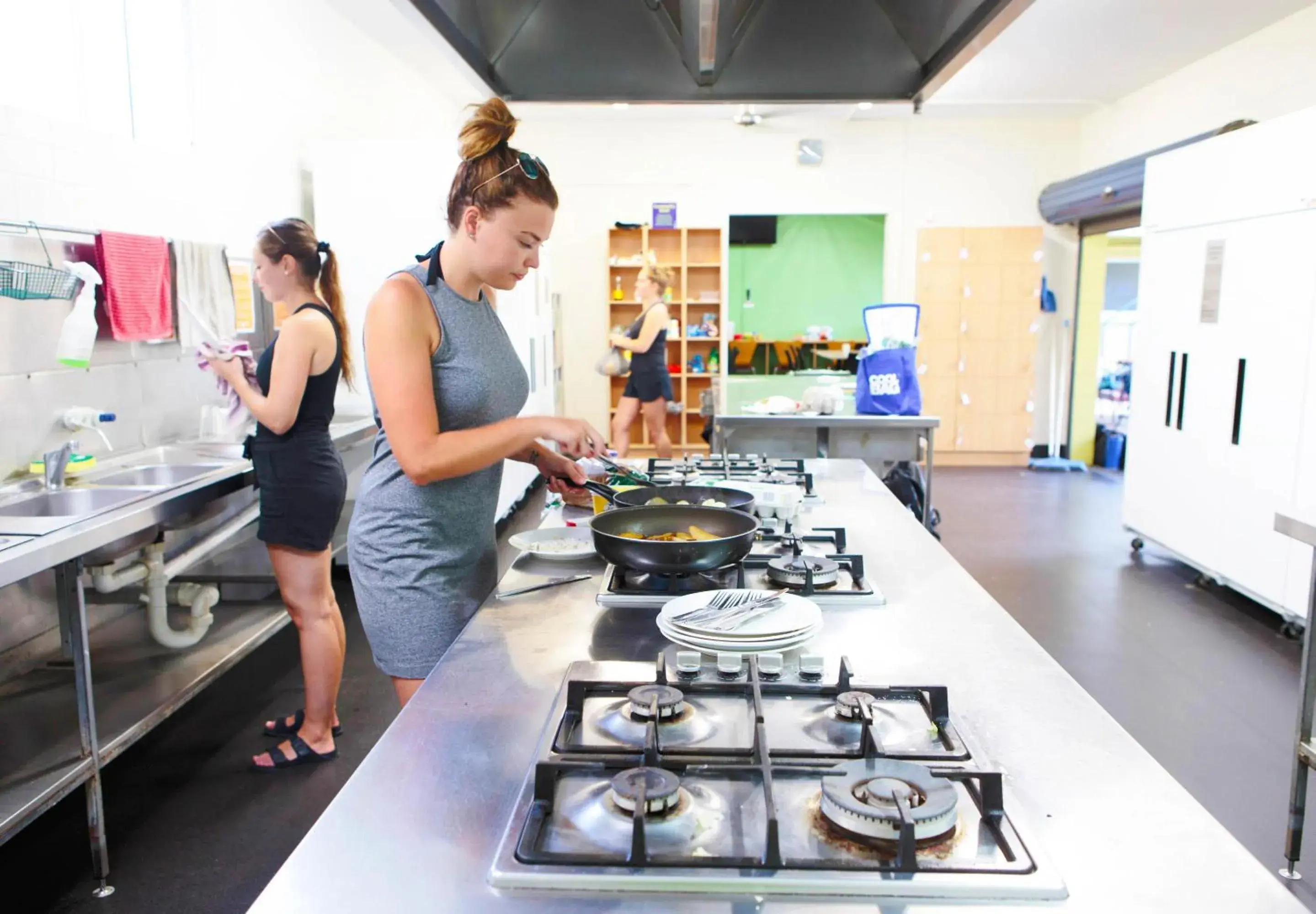 Kitchen or kitchenette in Cairns Central YHA