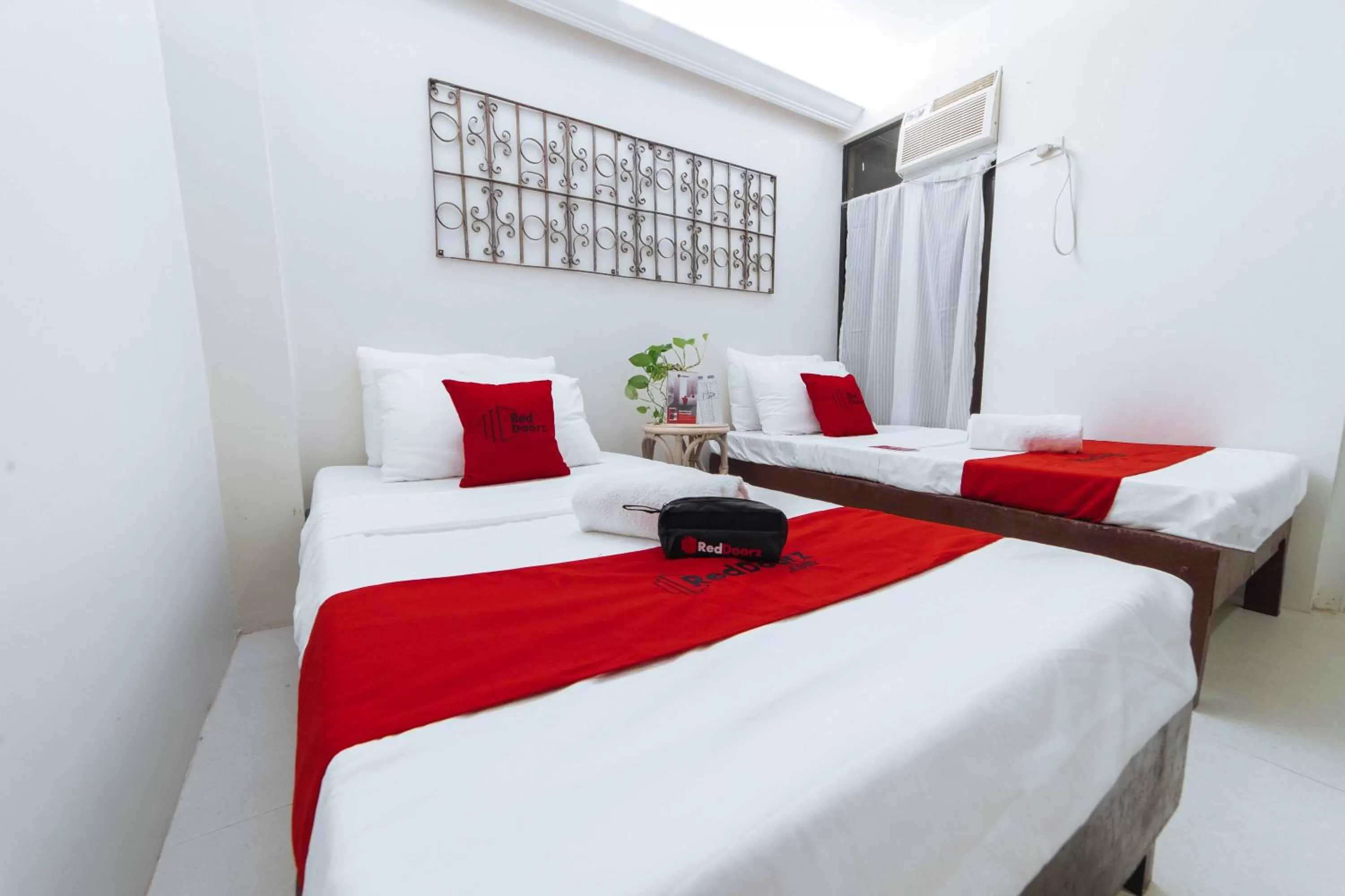 Bedroom, Bed in RedDoorz @ Ledesco Avenue Lapaz Iloilo