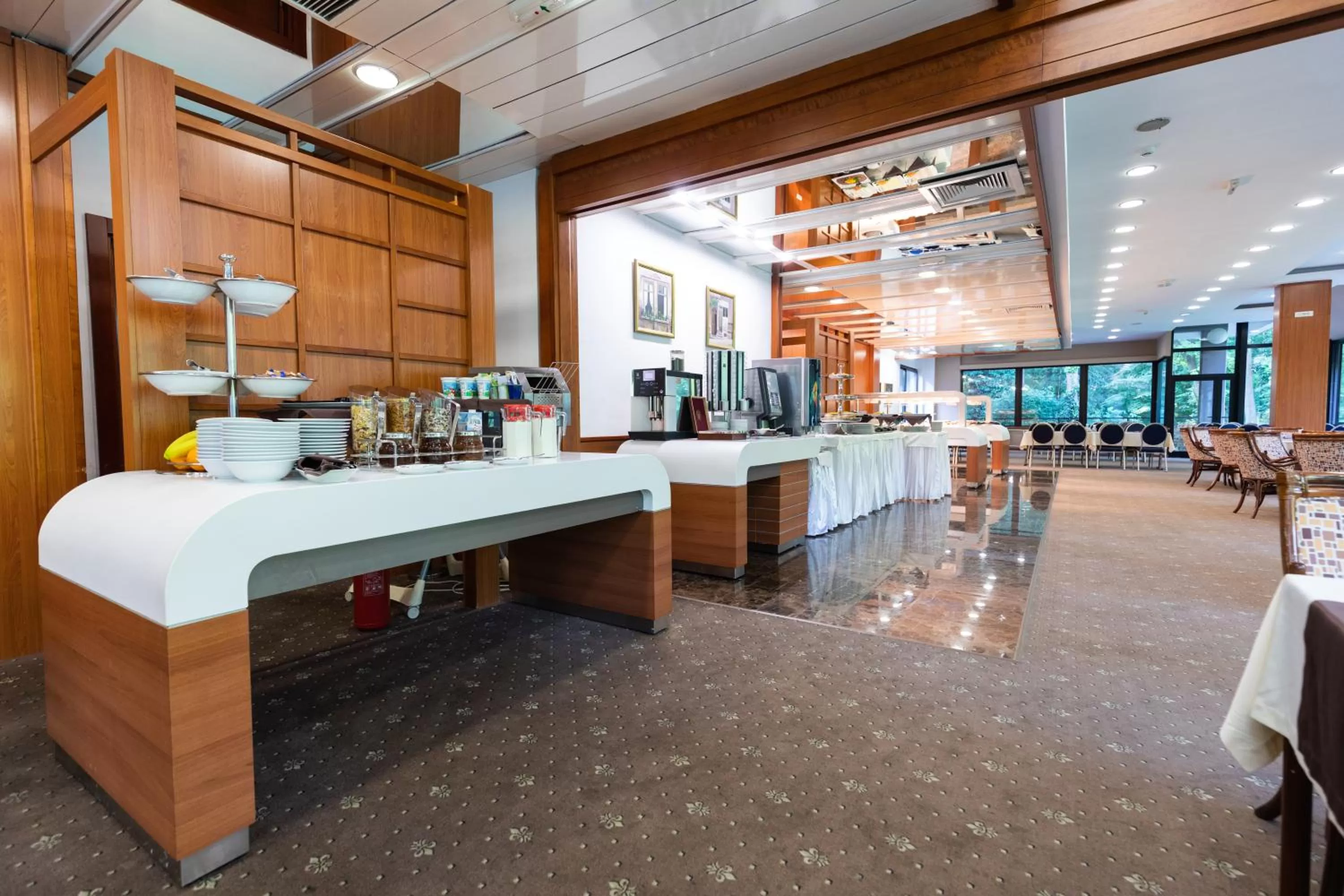 Restaurant/places to eat in Hotel M