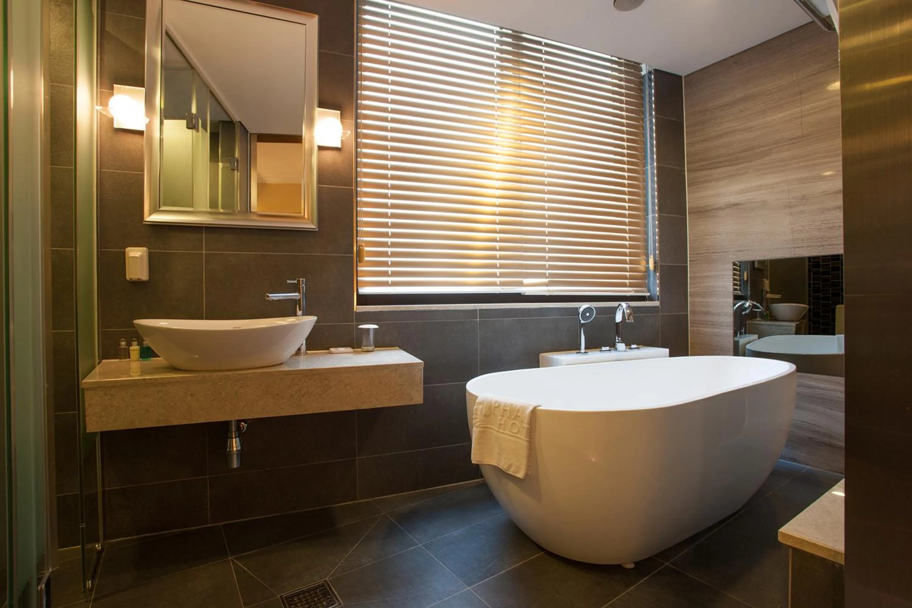 Shower in Hotel Pharos