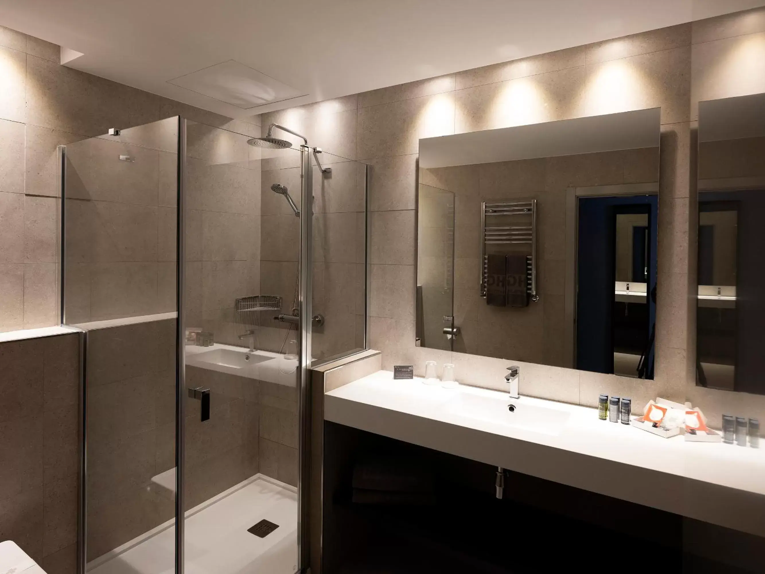 Bathroom in HG City Suites Barcelona