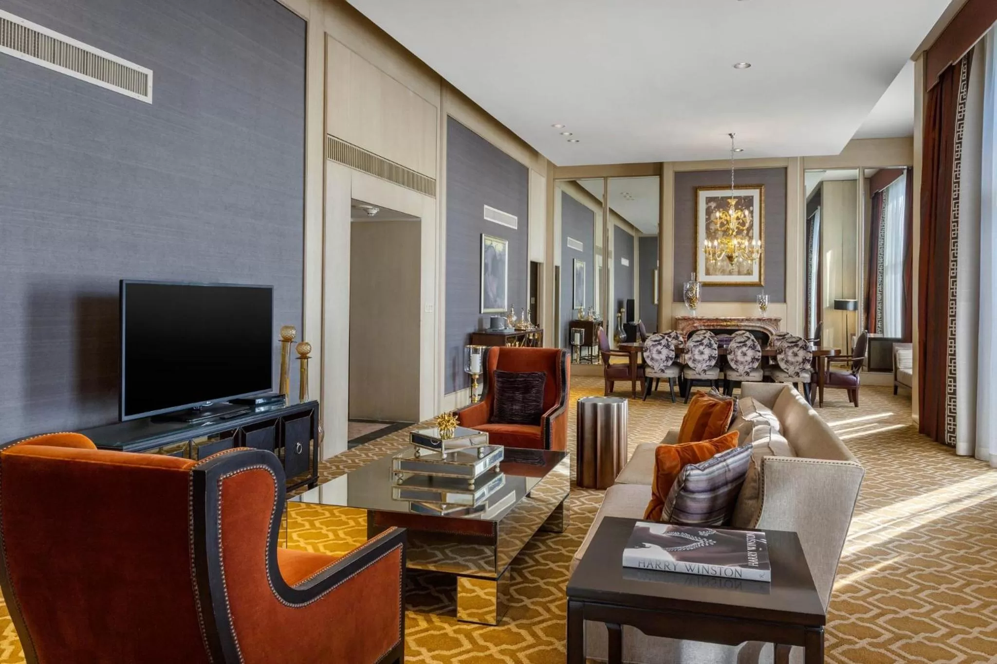 TV and multimedia in Omni Houston Hotel