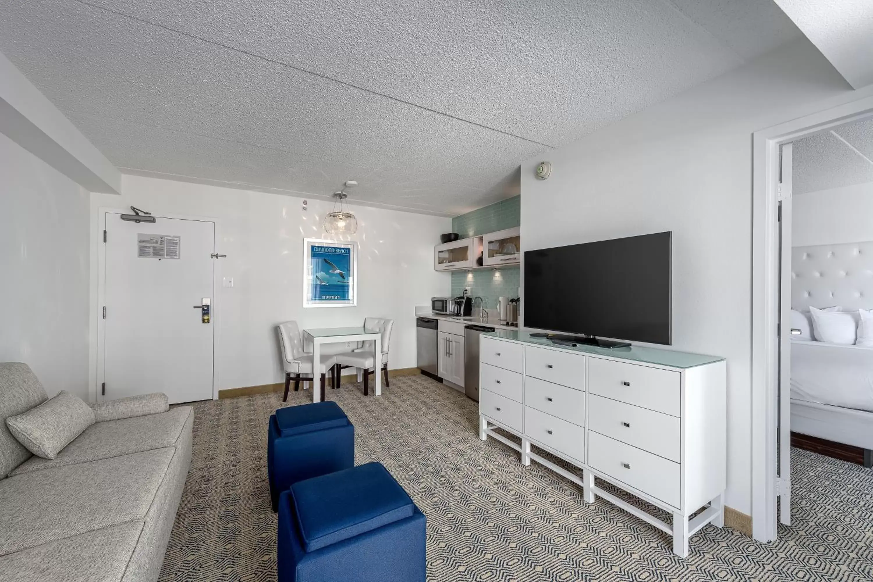 Kitchen or kitchenette, Seating Area in ICONA Diamond Beach