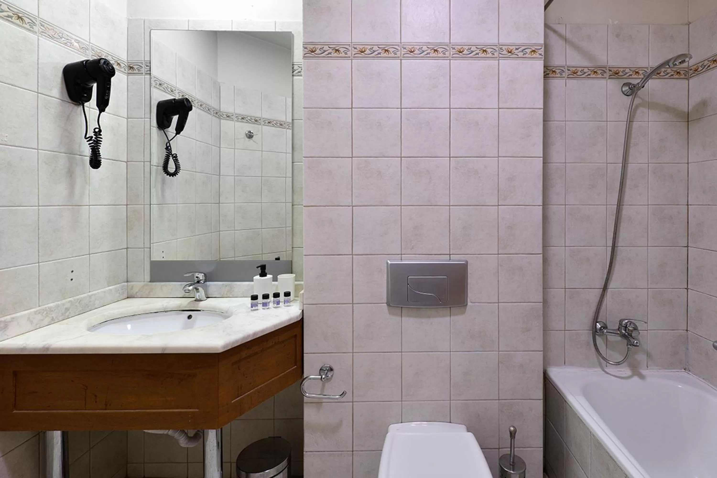 Toilet in Le Palace Hotel