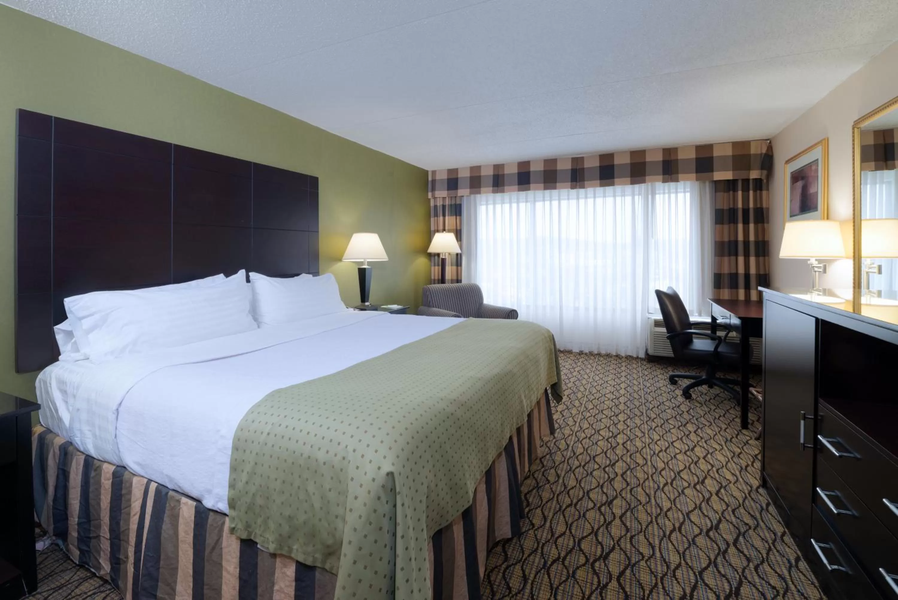 Photo of the whole room, Bed in Wyndham Garden Totowa