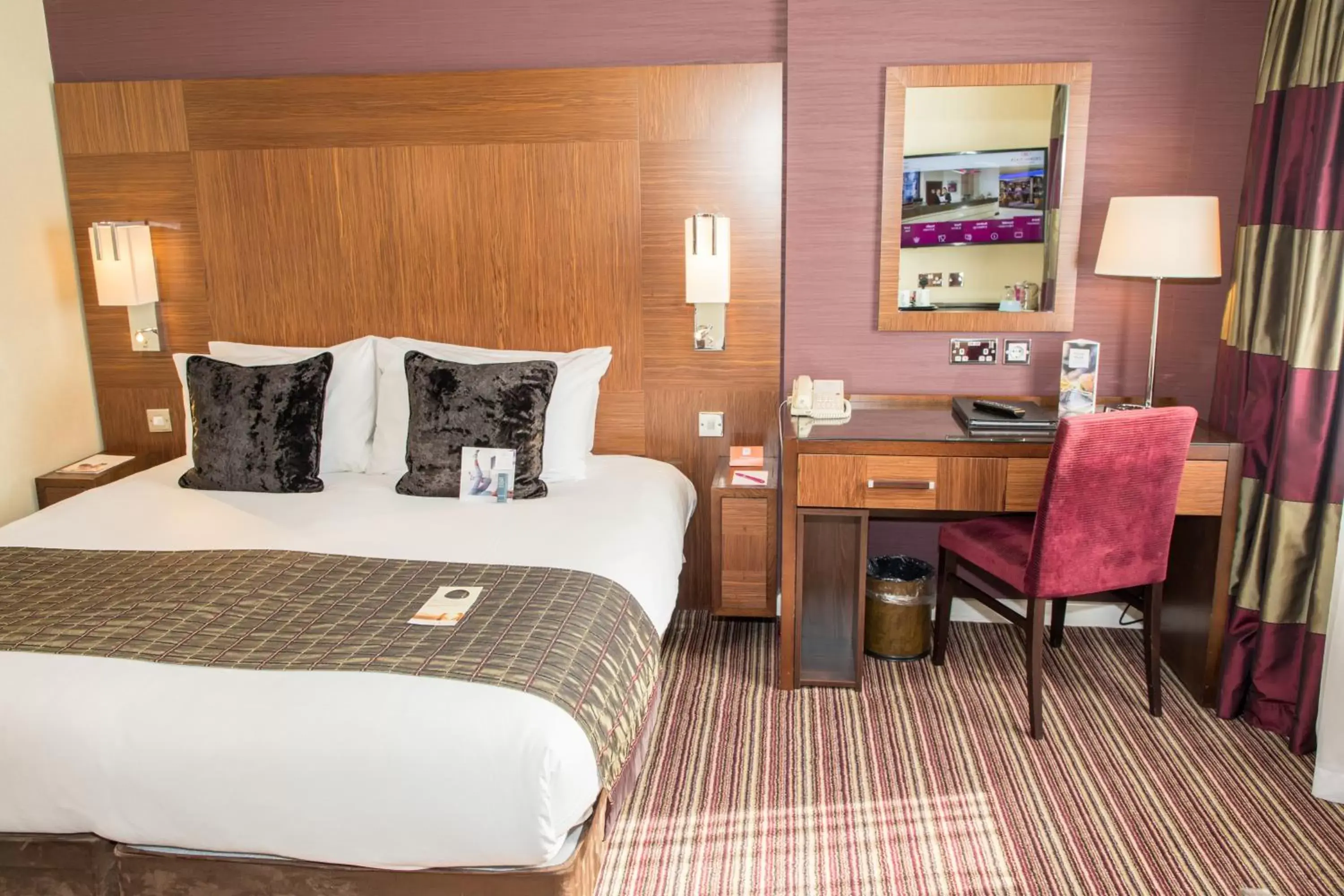 Bed in Crowne Plaza London - Gatwick Airport, an IHG Hotel